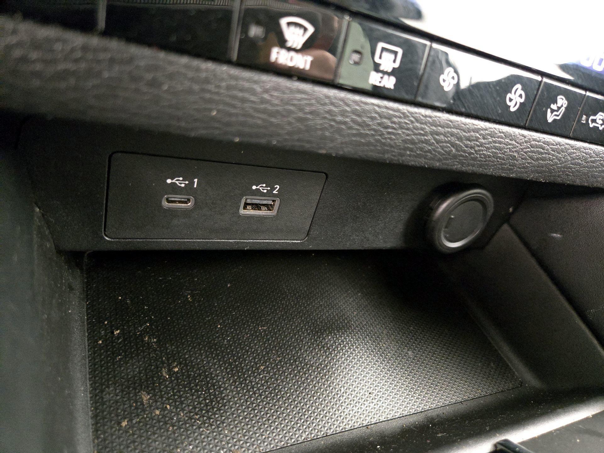 Thumbnail: 2022 Mitsubishi Outlander - 18