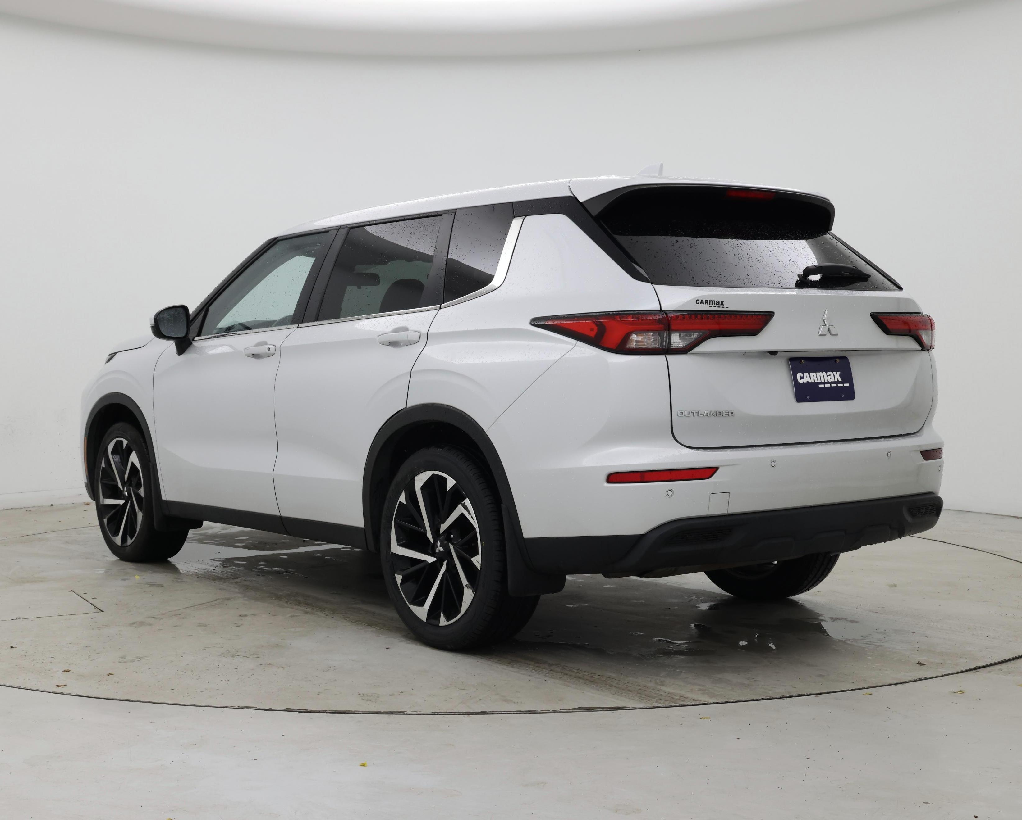 Thumbnail: 2022 Mitsubishi Outlander - 2