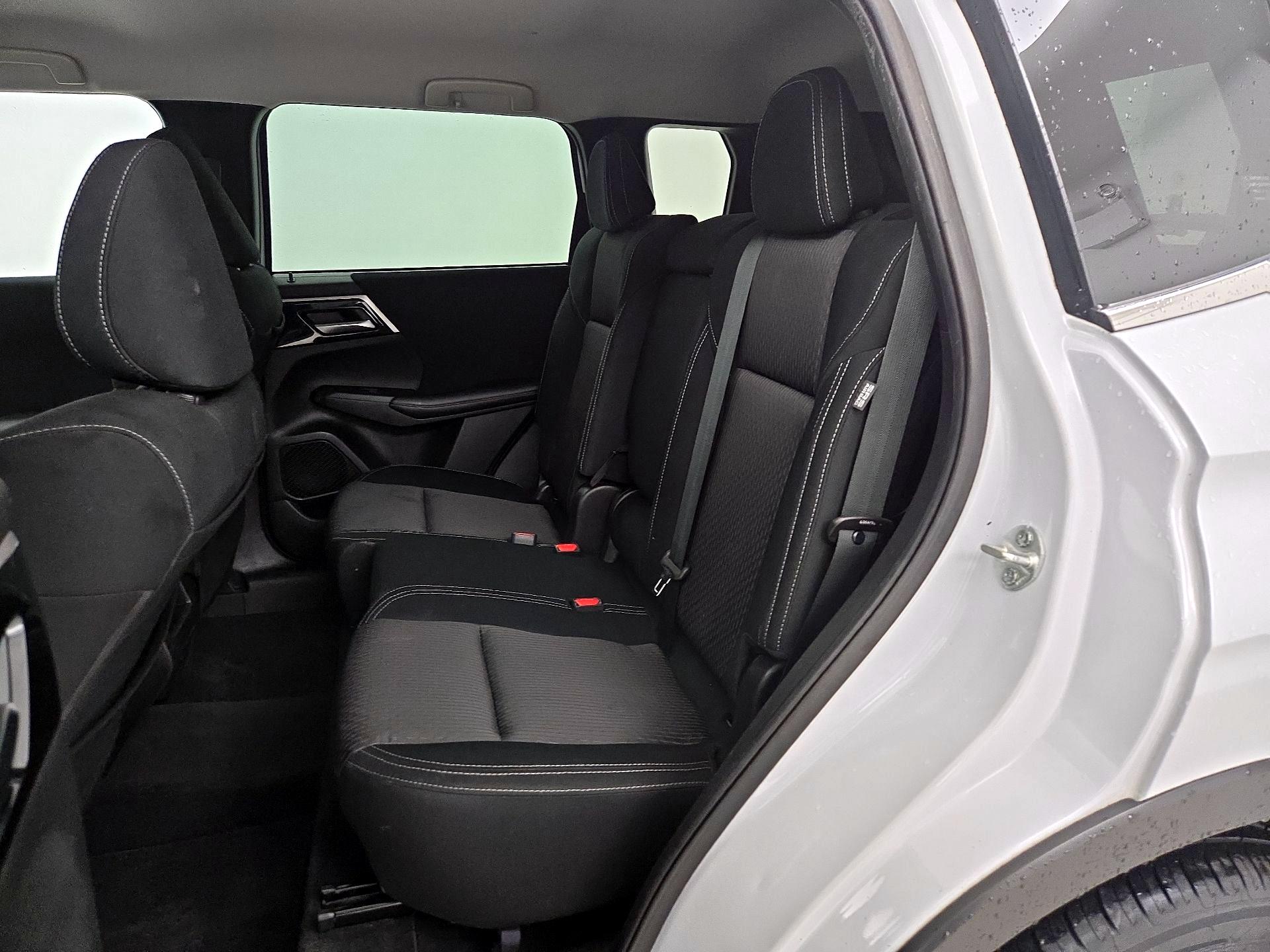 Thumbnail: 2022 Mitsubishi Outlander - 19