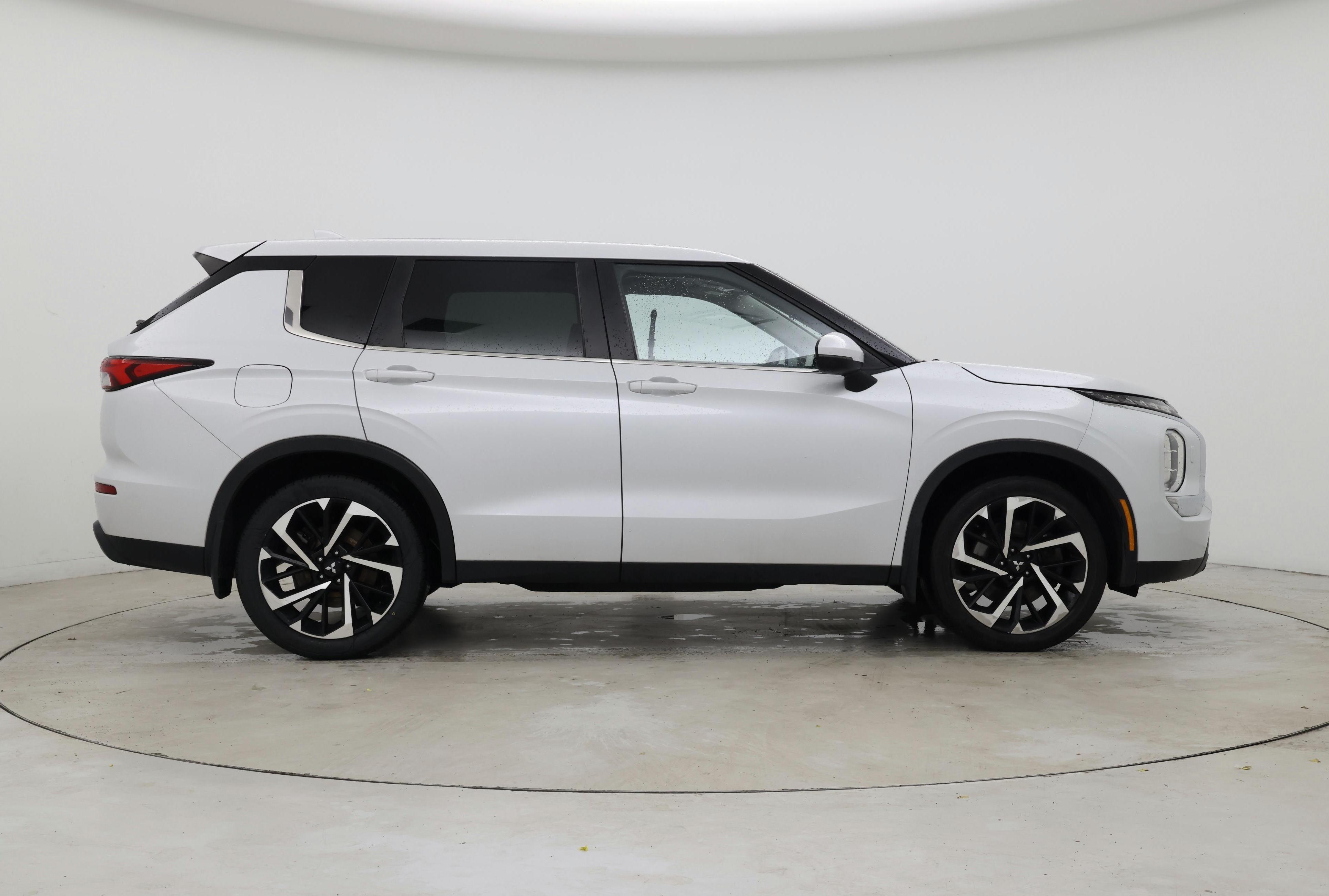 Thumbnail: 2022 Mitsubishi Outlander - 7