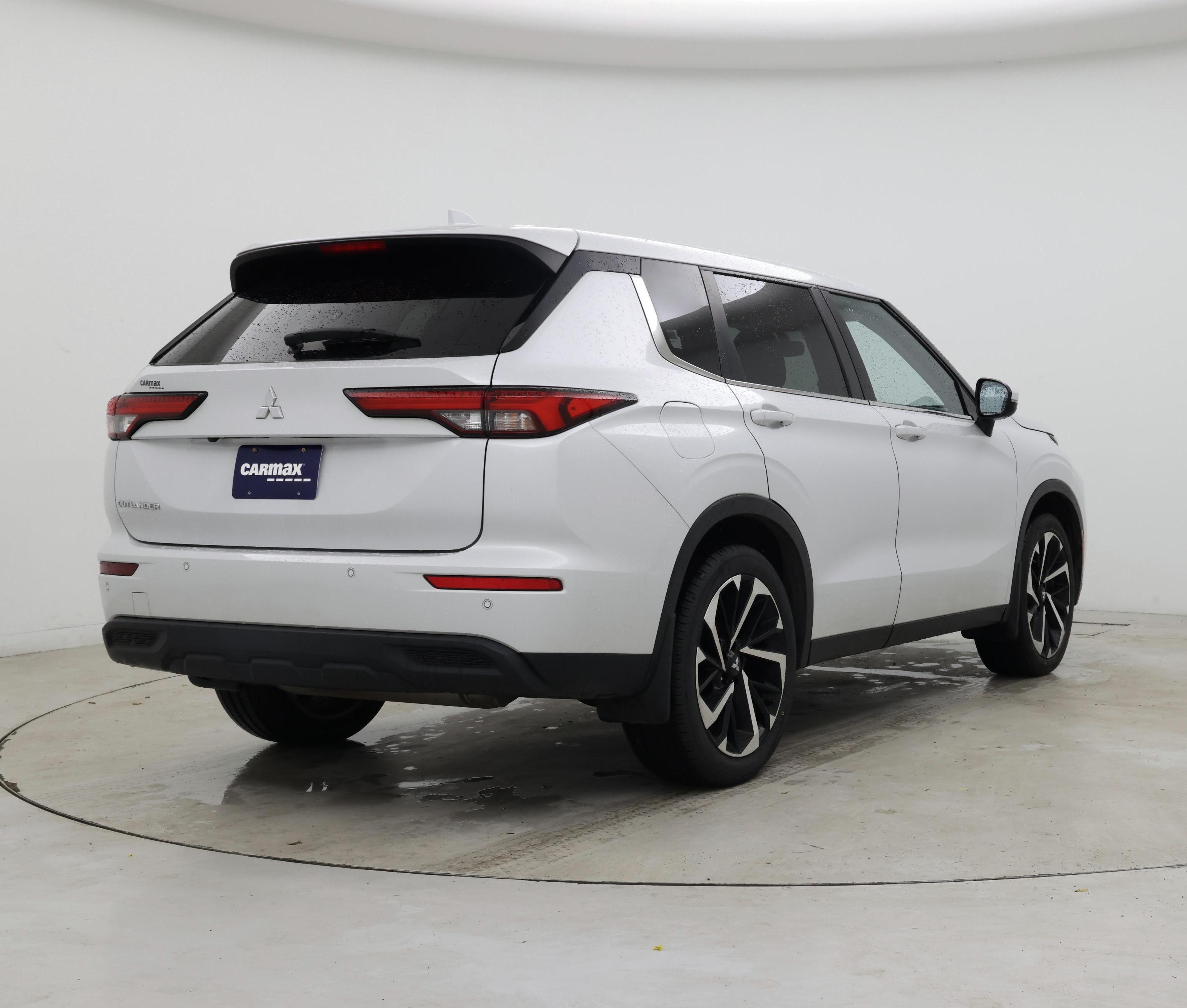 Thumbnail: 2022 Mitsubishi Outlander - 8