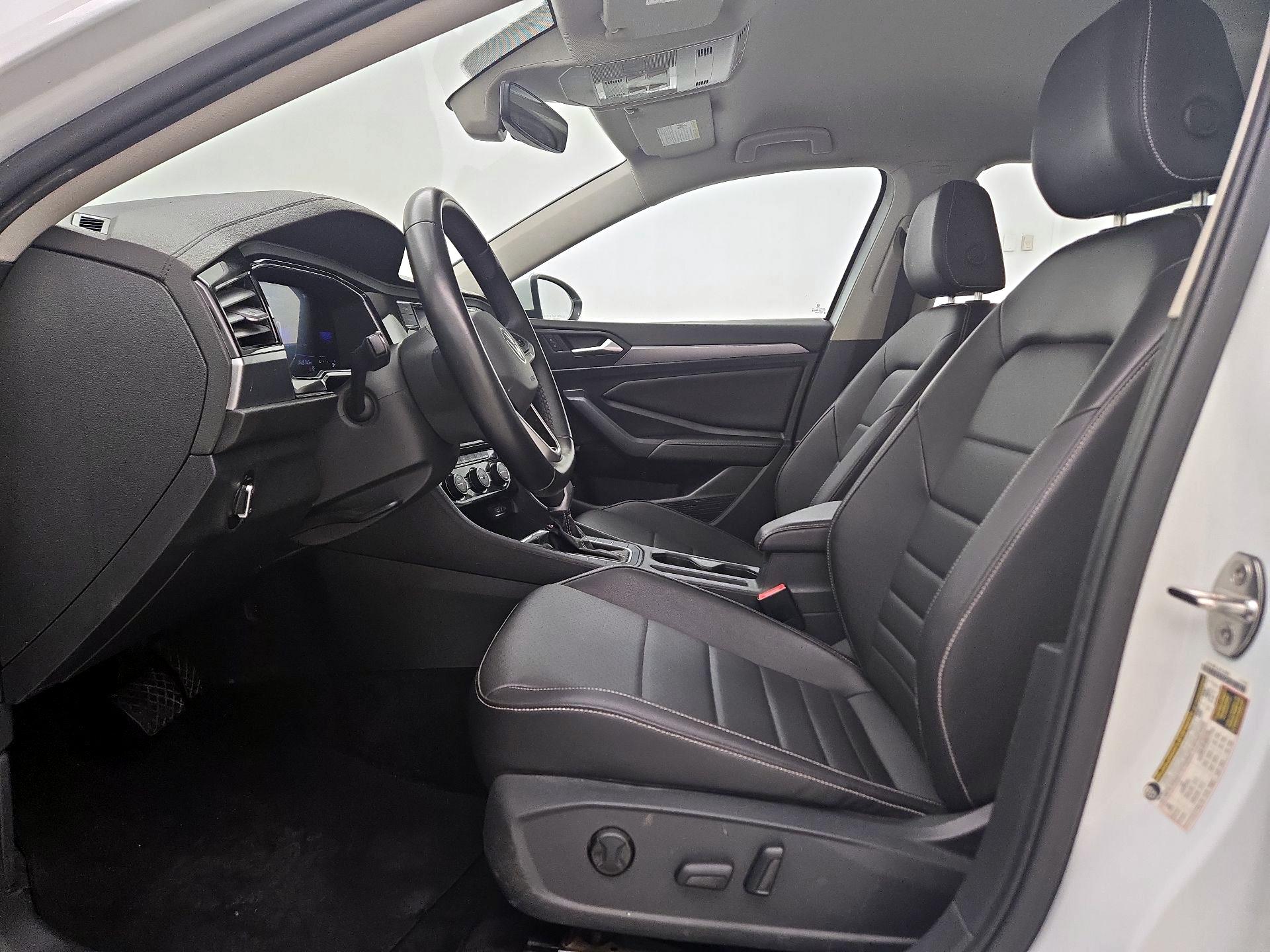 Thumbnail: 2023 Volkswagen Jetta - 11