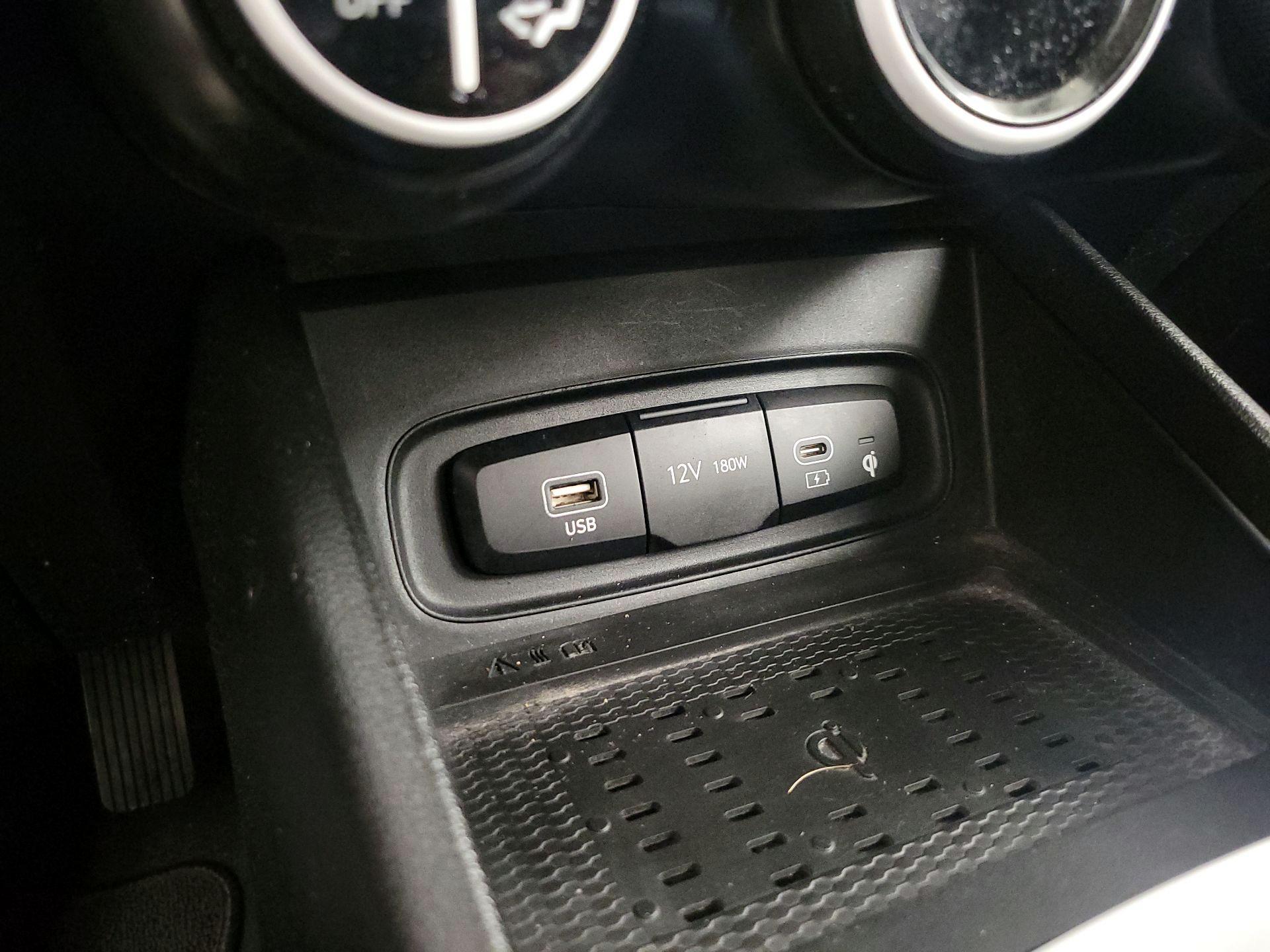 Thumbnail: 2023 Hyundai Venue - 19