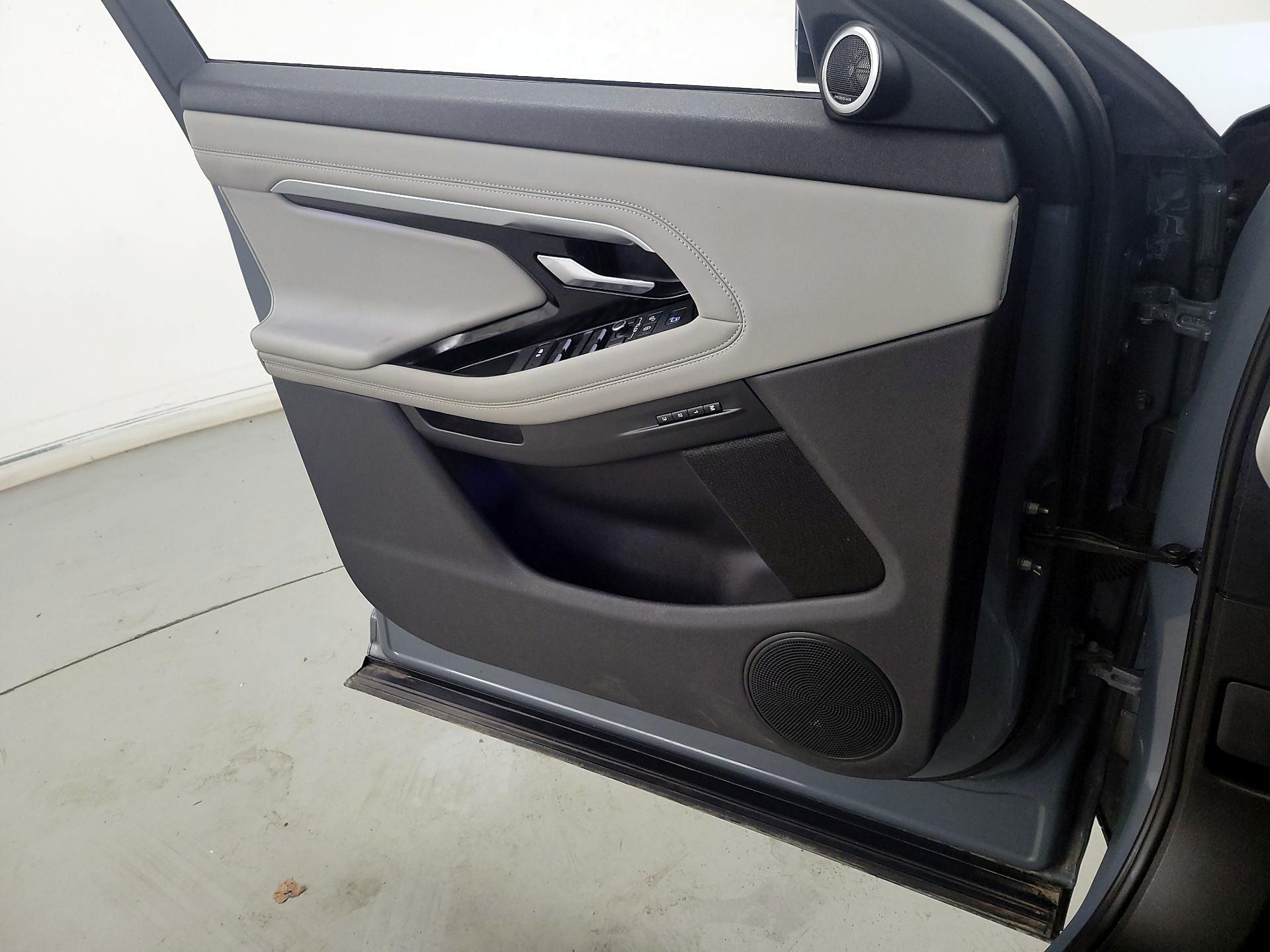 Thumbnail: 2020 Land Rover Range Rover Evoque - 12