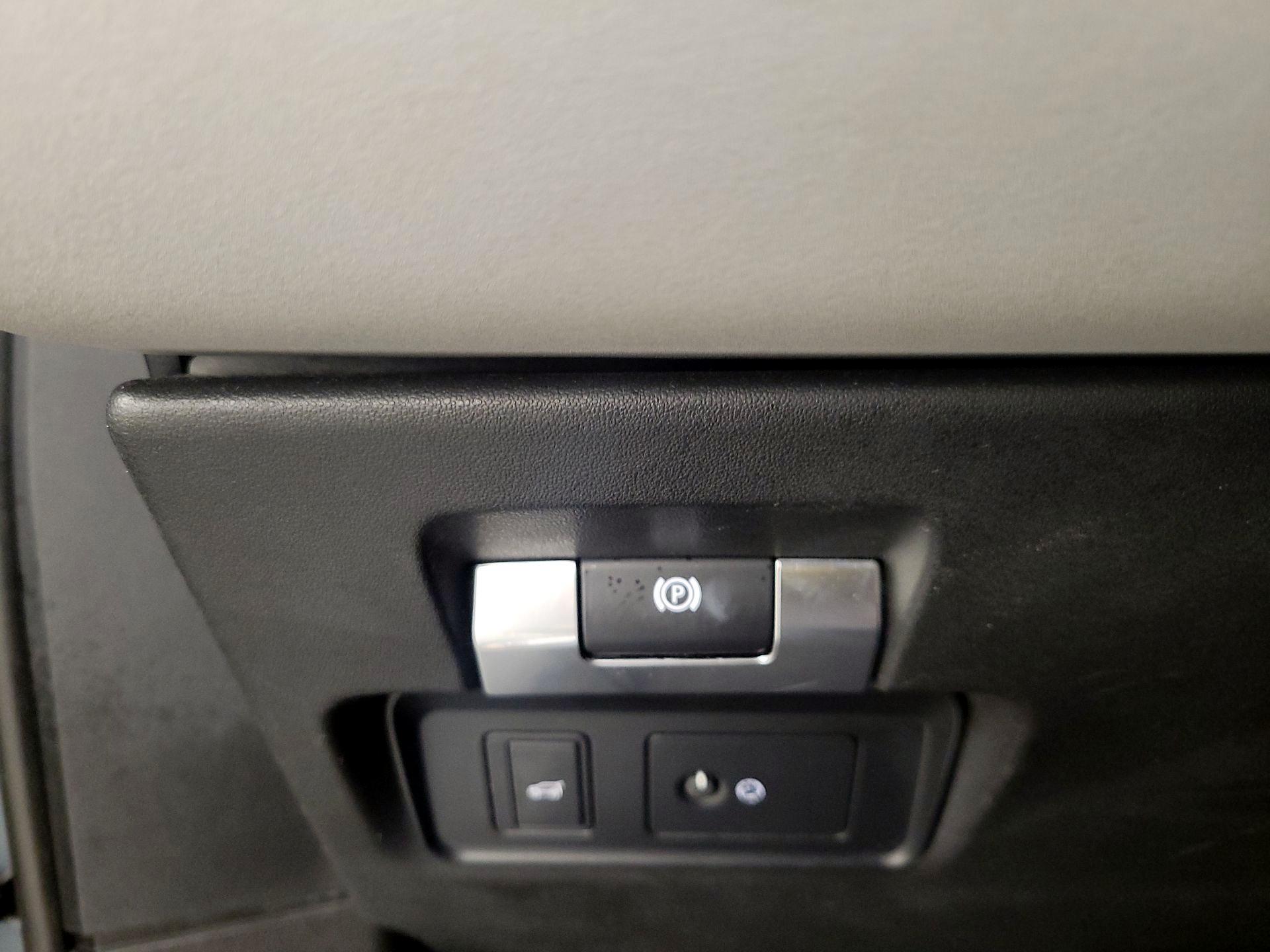 Thumbnail: 2020 Land Rover Range Rover Evoque - 13