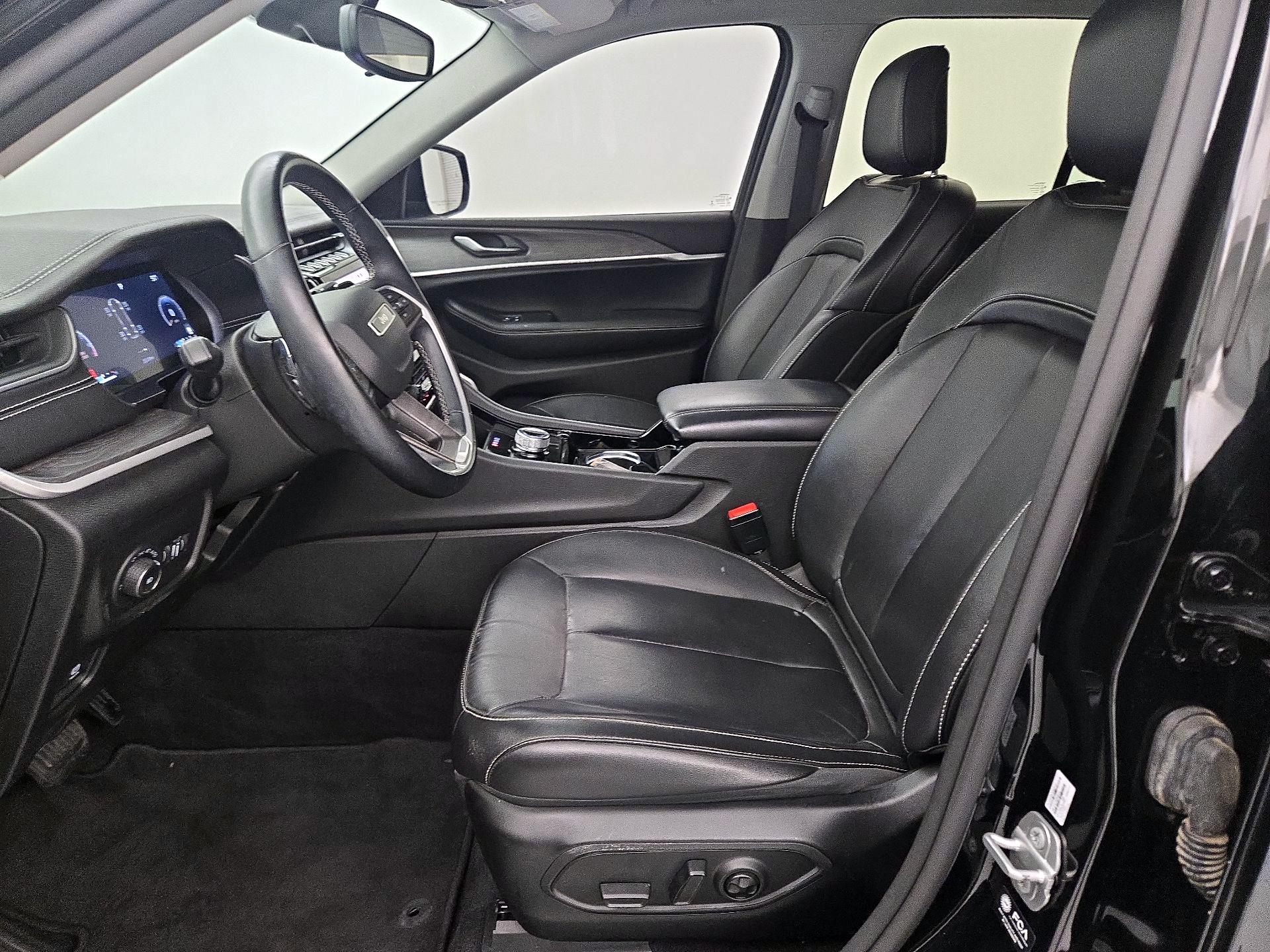 Thumbnail: 2022 Jeep Grand Cherokee - 11