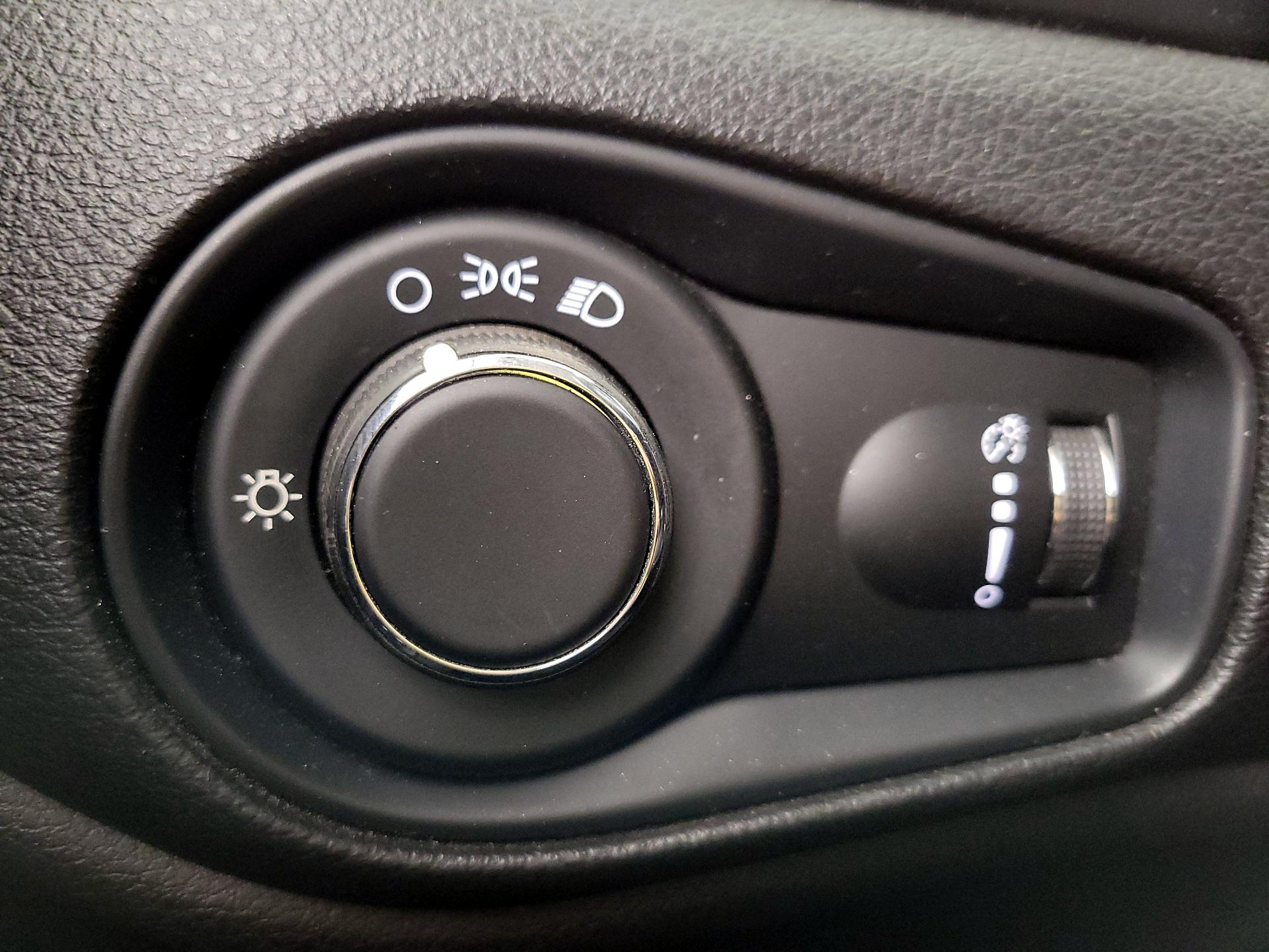 Thumbnail: 2020 Jeep Renegade - 13