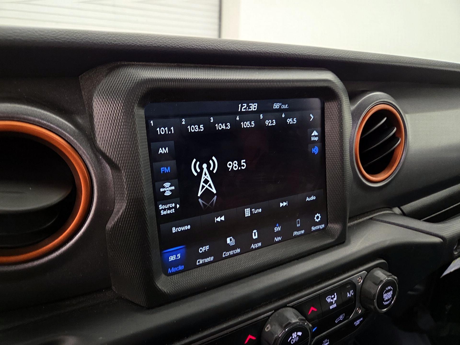 Thumbnail: 2022 Jeep Gladiator - 16