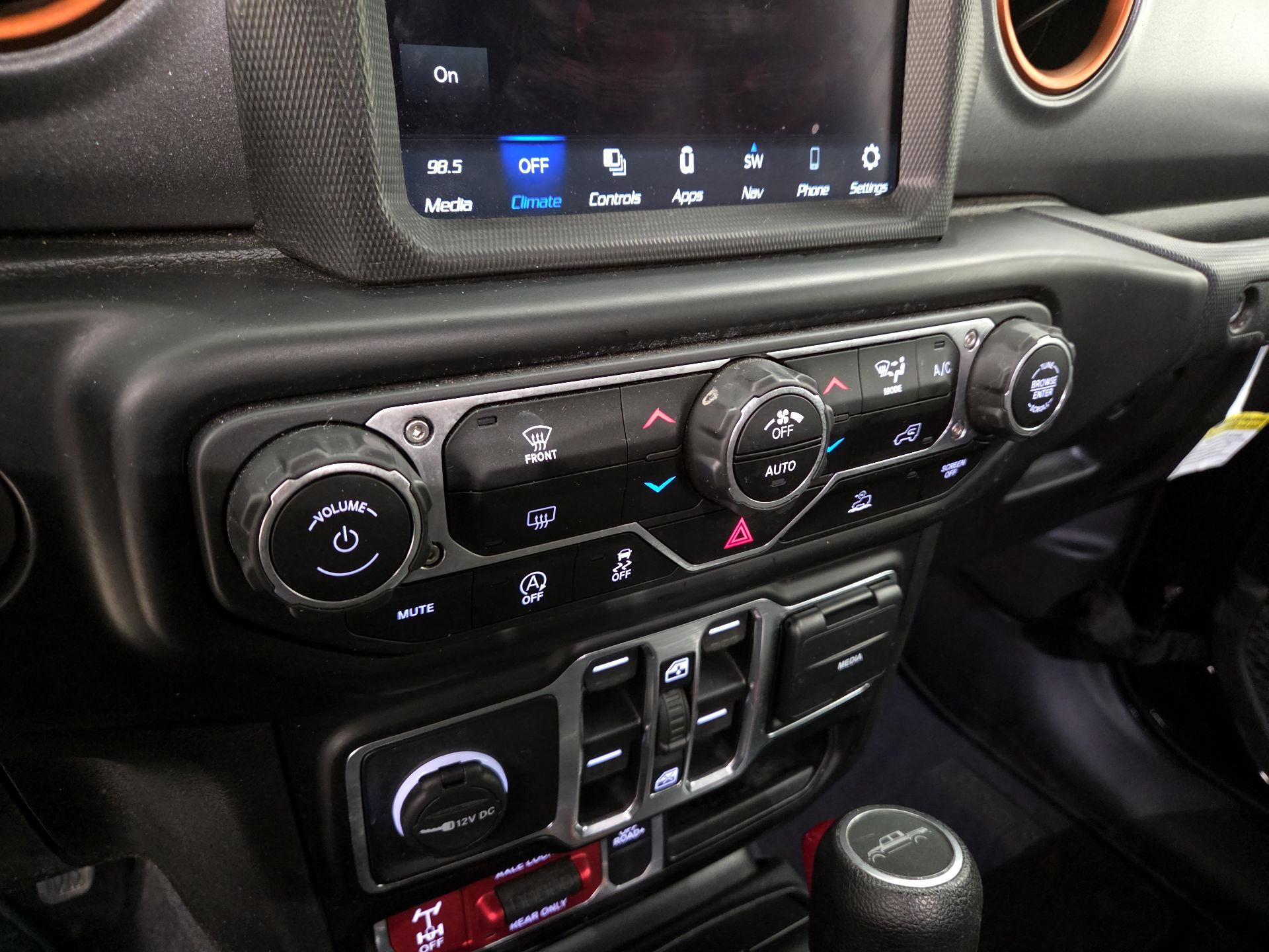 Thumbnail: 2022 Jeep Gladiator - 17