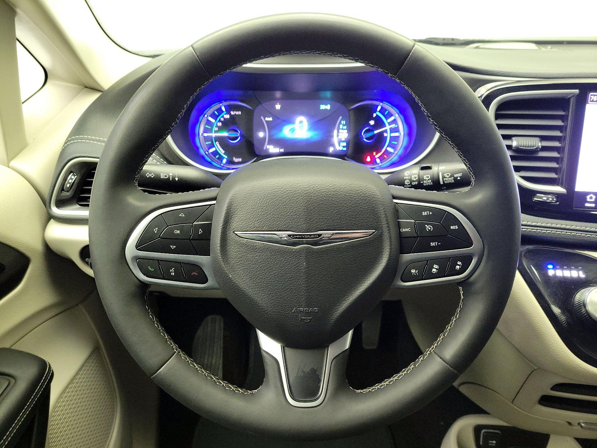 Thumbnail: 2023 Chrysler Pacifica - 10