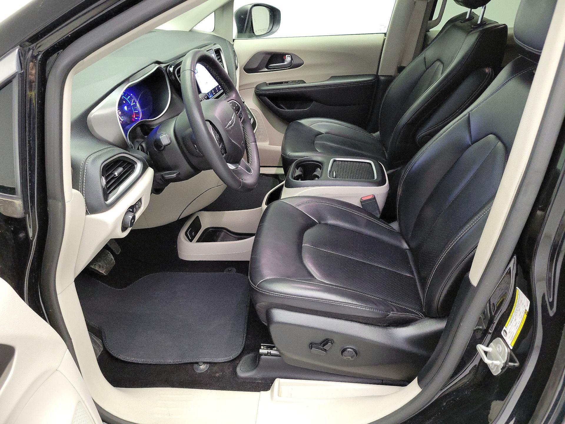 Thumbnail: 2023 Chrysler Pacifica - 11