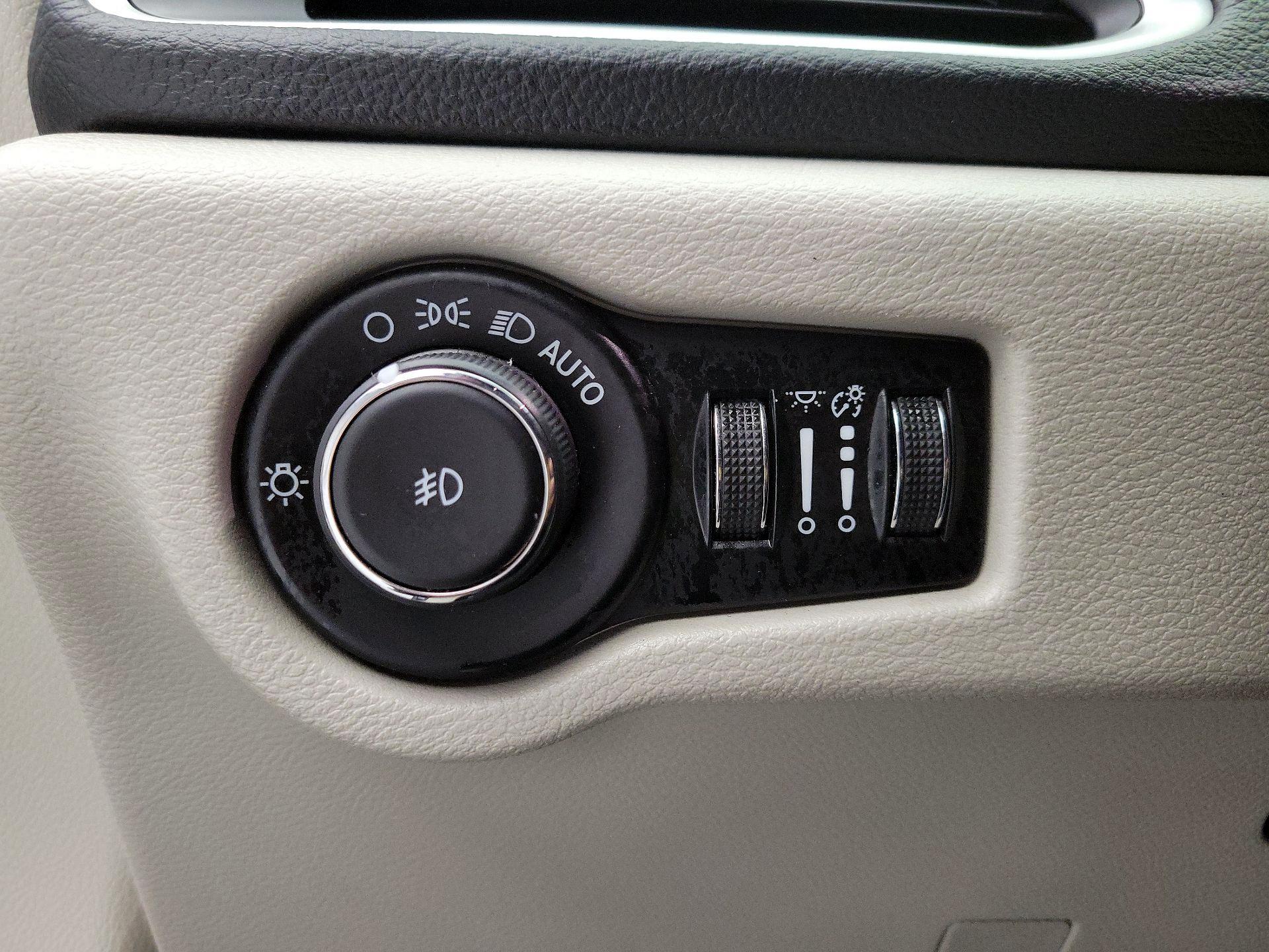 Thumbnail: 2023 Chrysler Pacifica - 13