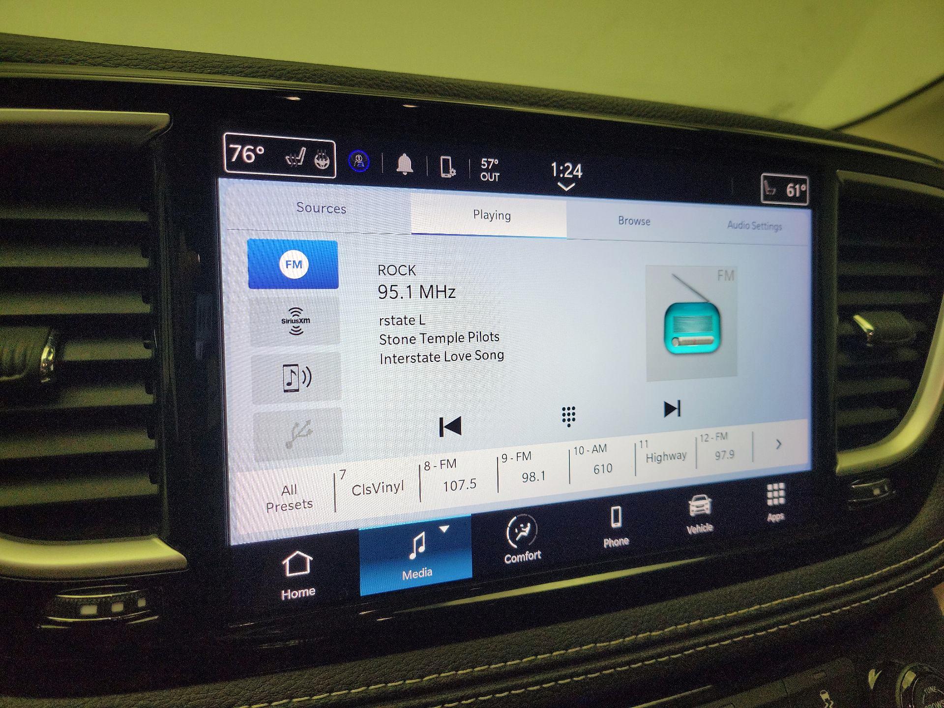 Thumbnail: 2023 Chrysler Pacifica - 15