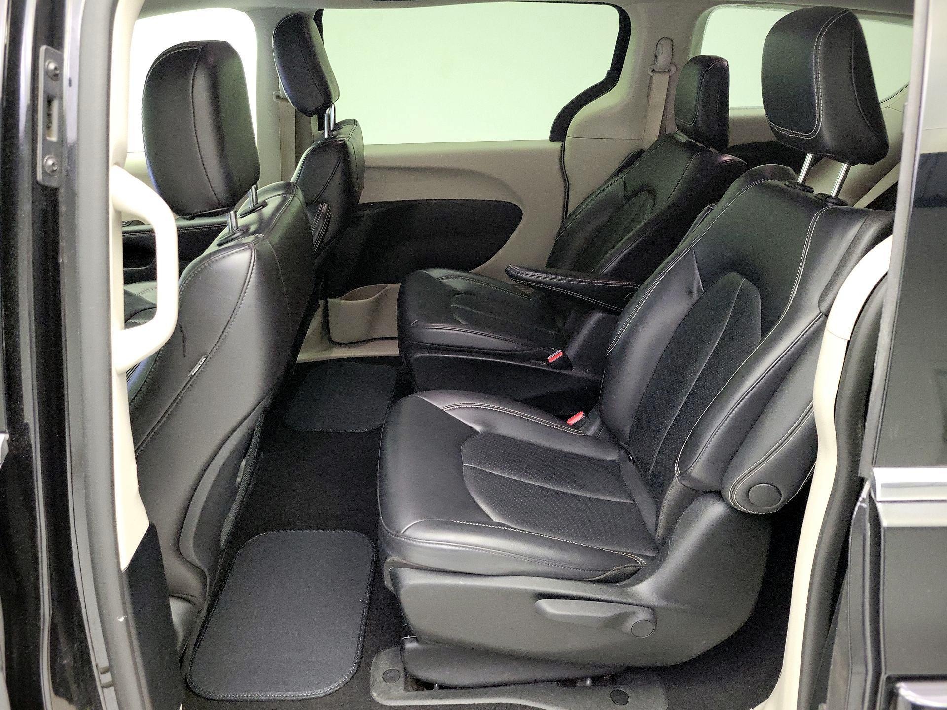 Thumbnail: 2023 Chrysler Pacifica - 19