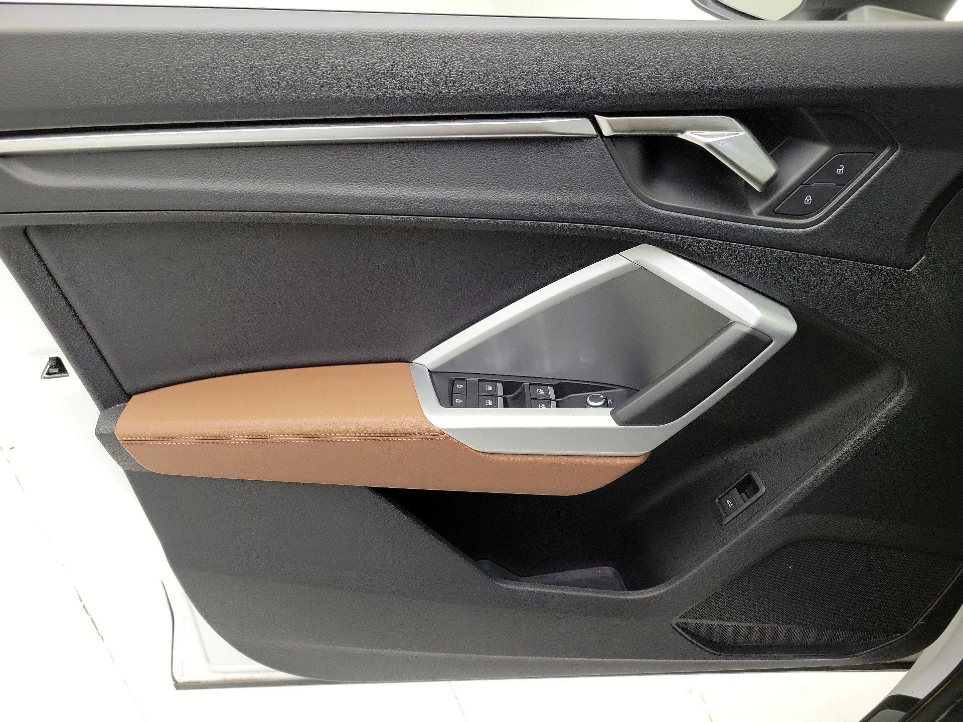 Thumbnail: 2025 Audi Q3 - 12