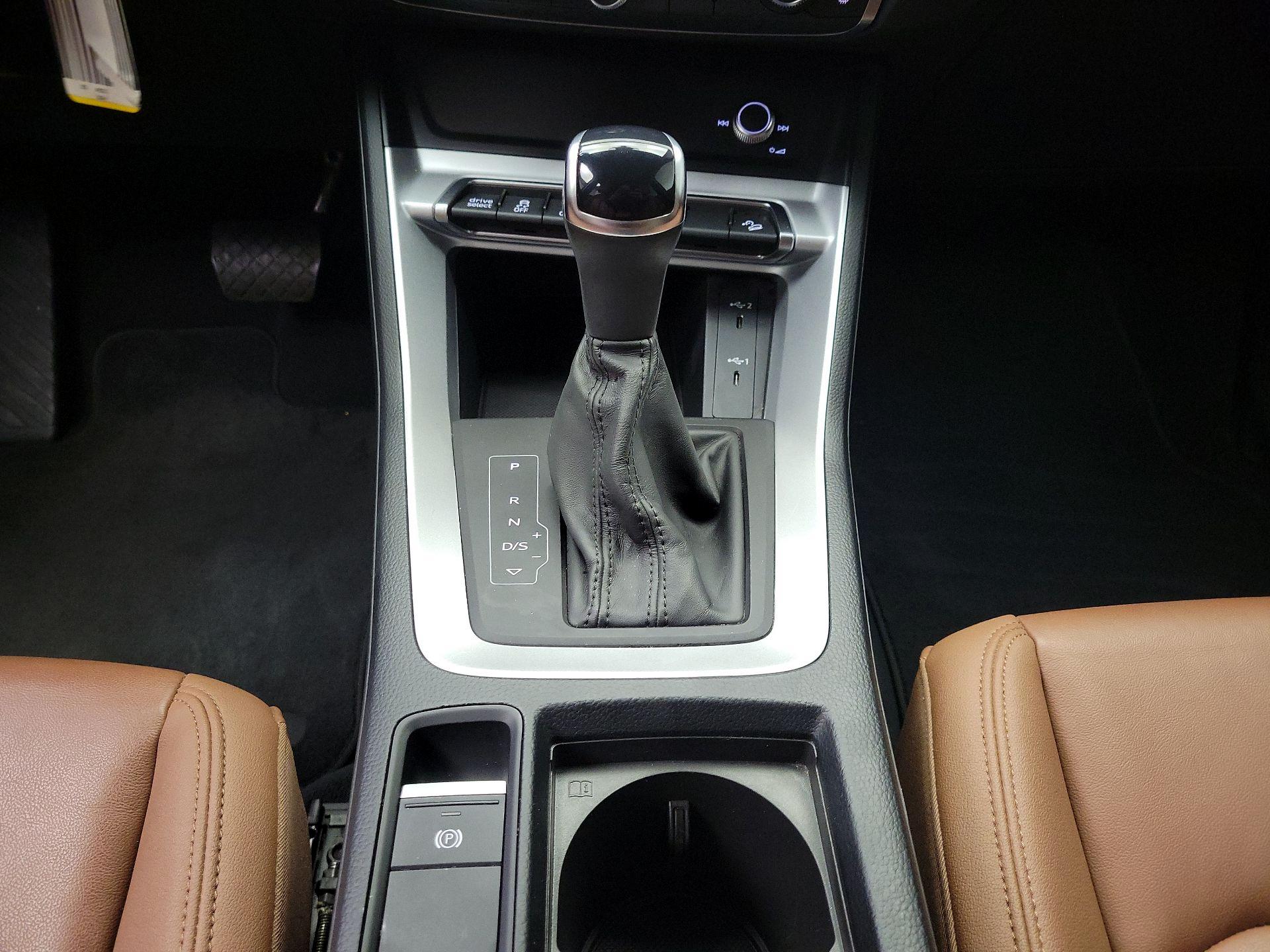 Thumbnail: 2025 Audi Q3 - 16