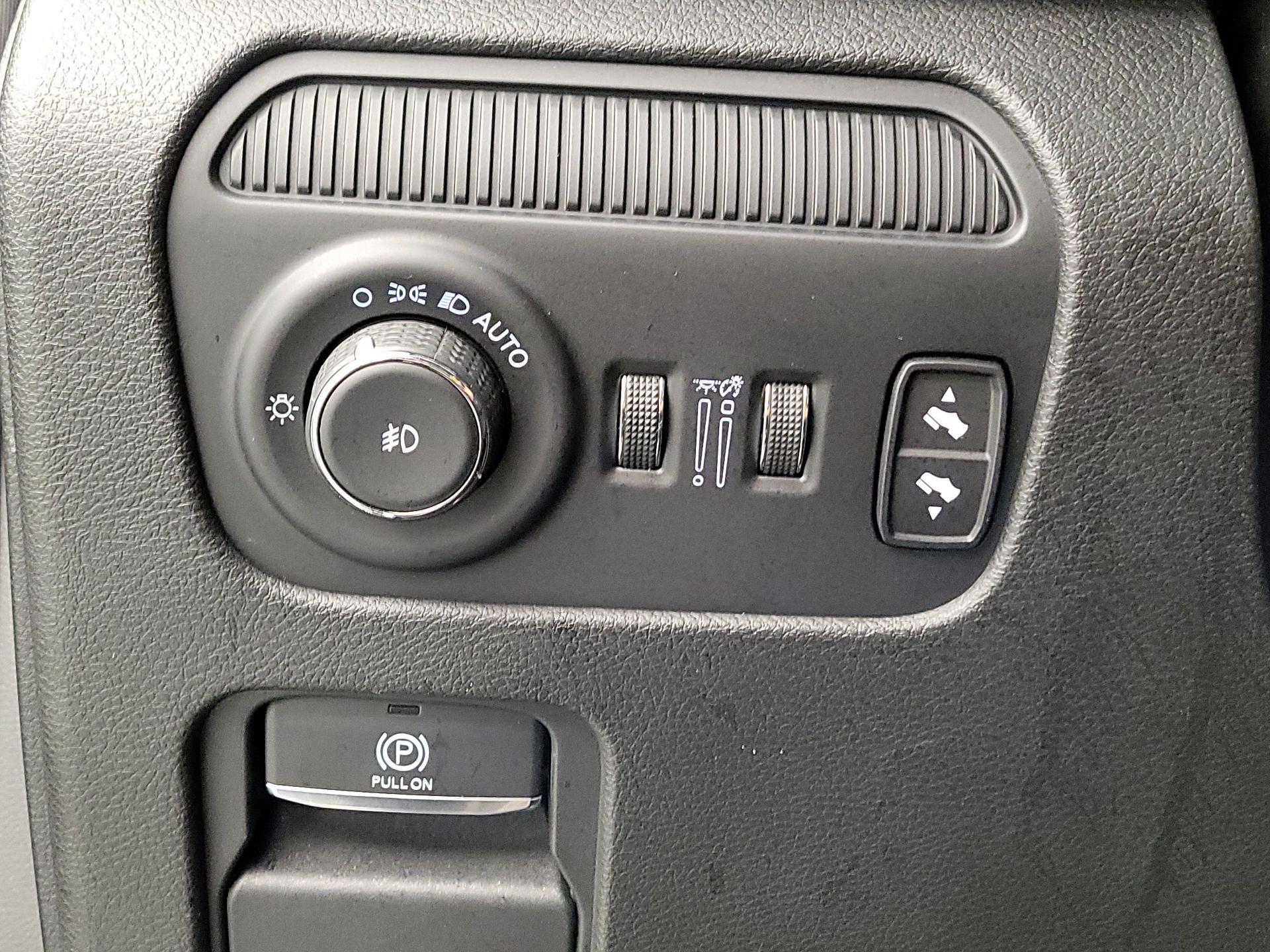 Thumbnail: 2024 Jeep Grand Wagoneer L - 13