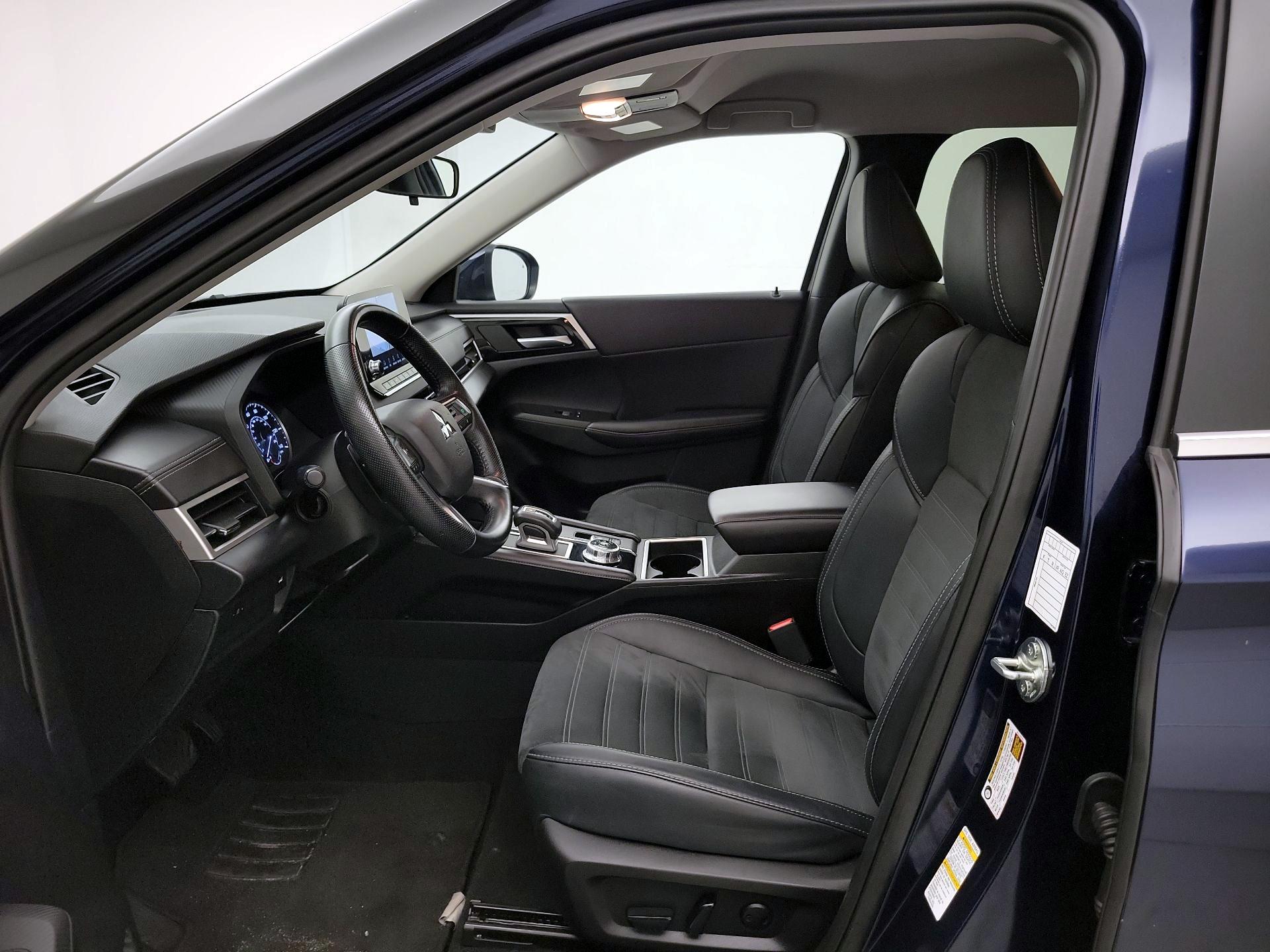 Thumbnail: 2024 Mitsubishi Outlander - 11