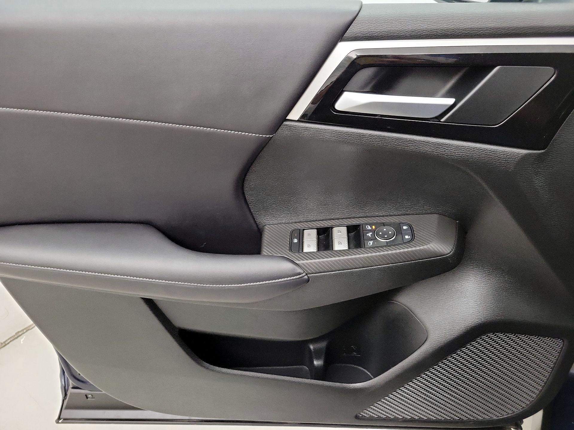 Thumbnail: 2024 Mitsubishi Outlander - 12