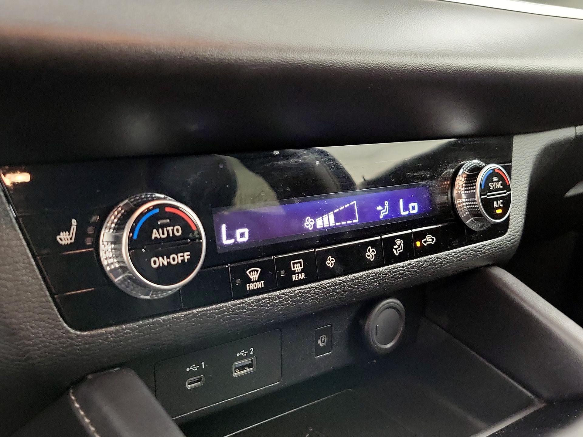 Thumbnail: 2024 Mitsubishi Outlander - 17