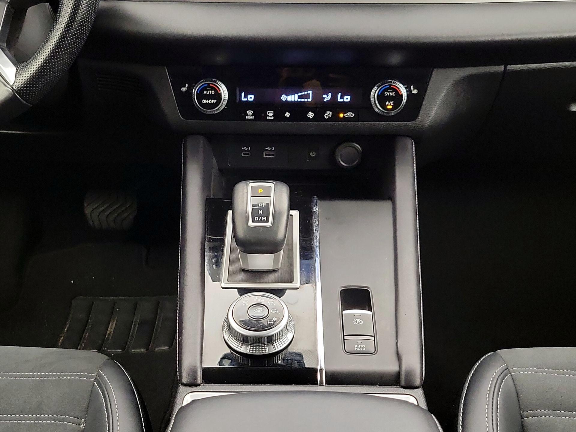 Thumbnail: 2024 Mitsubishi Outlander - 18