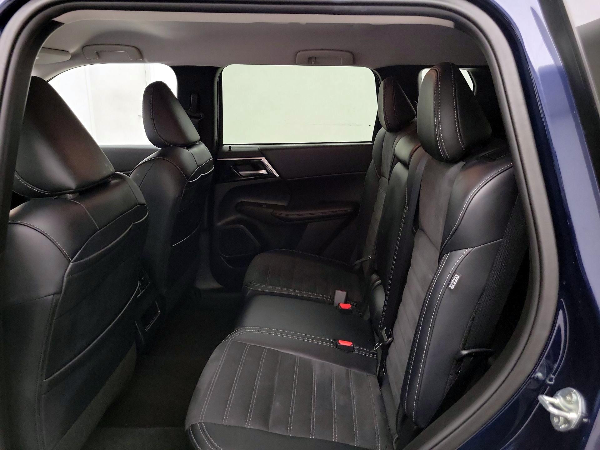 Thumbnail: 2024 Mitsubishi Outlander - 20