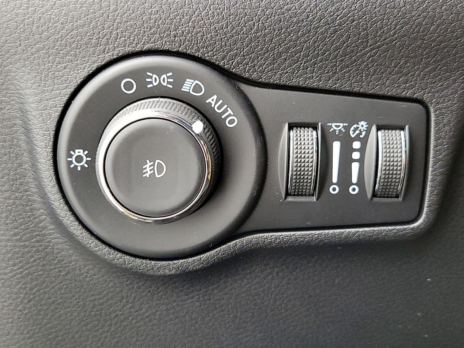 Thumbnail: 2022 Jeep Compass - 13