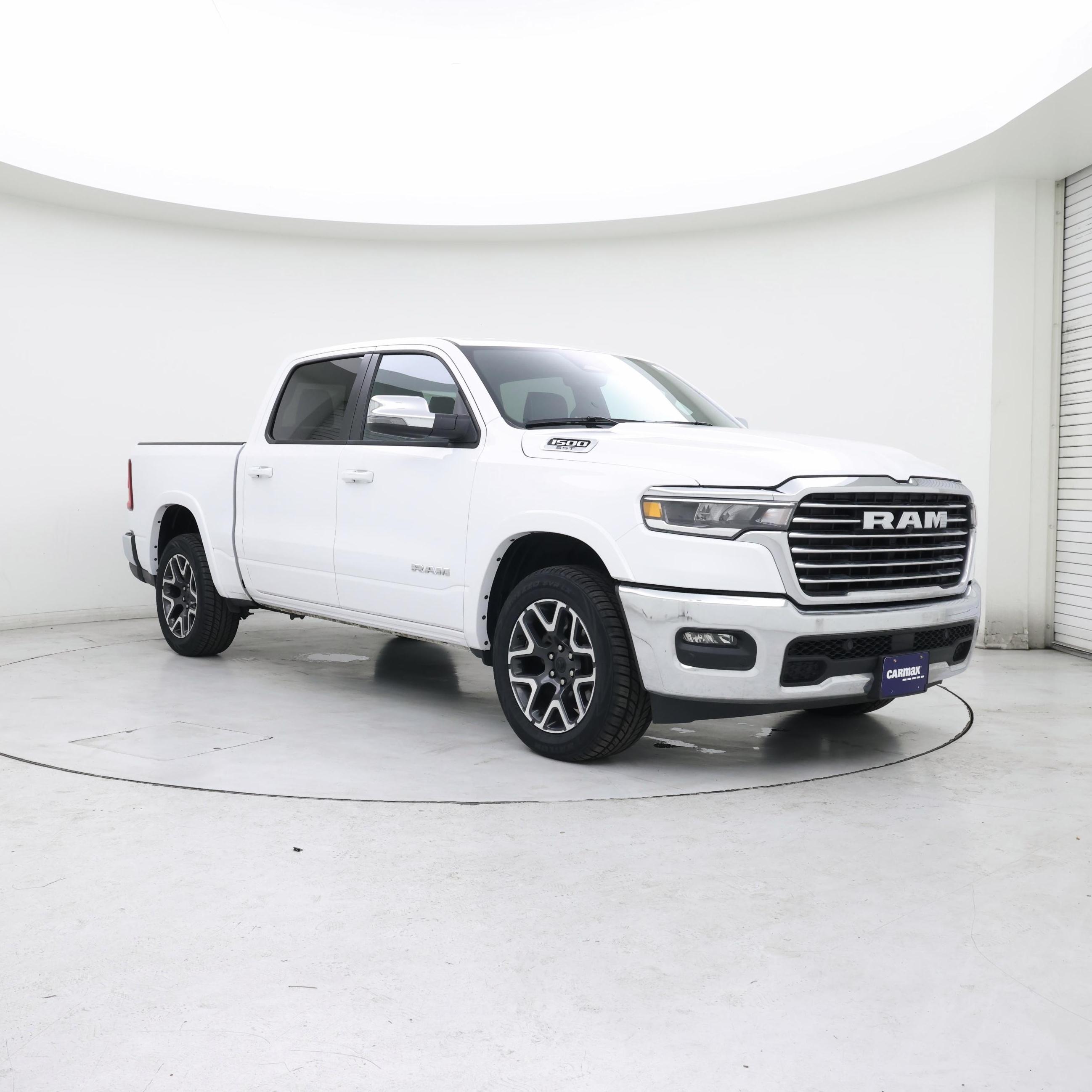 2025 RAM 1500 Laramie Crew Cab 4WD