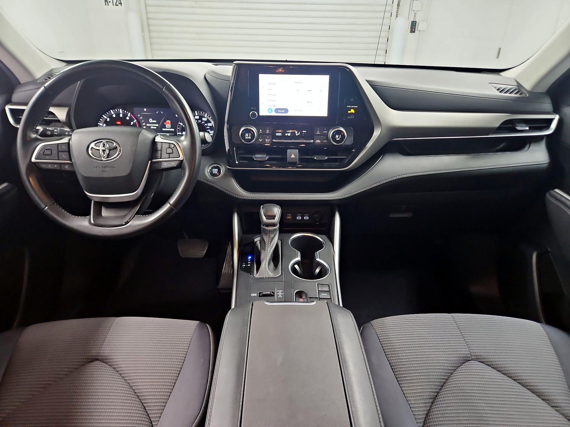 Thumbnail: 2023 Toyota Highlander - 9