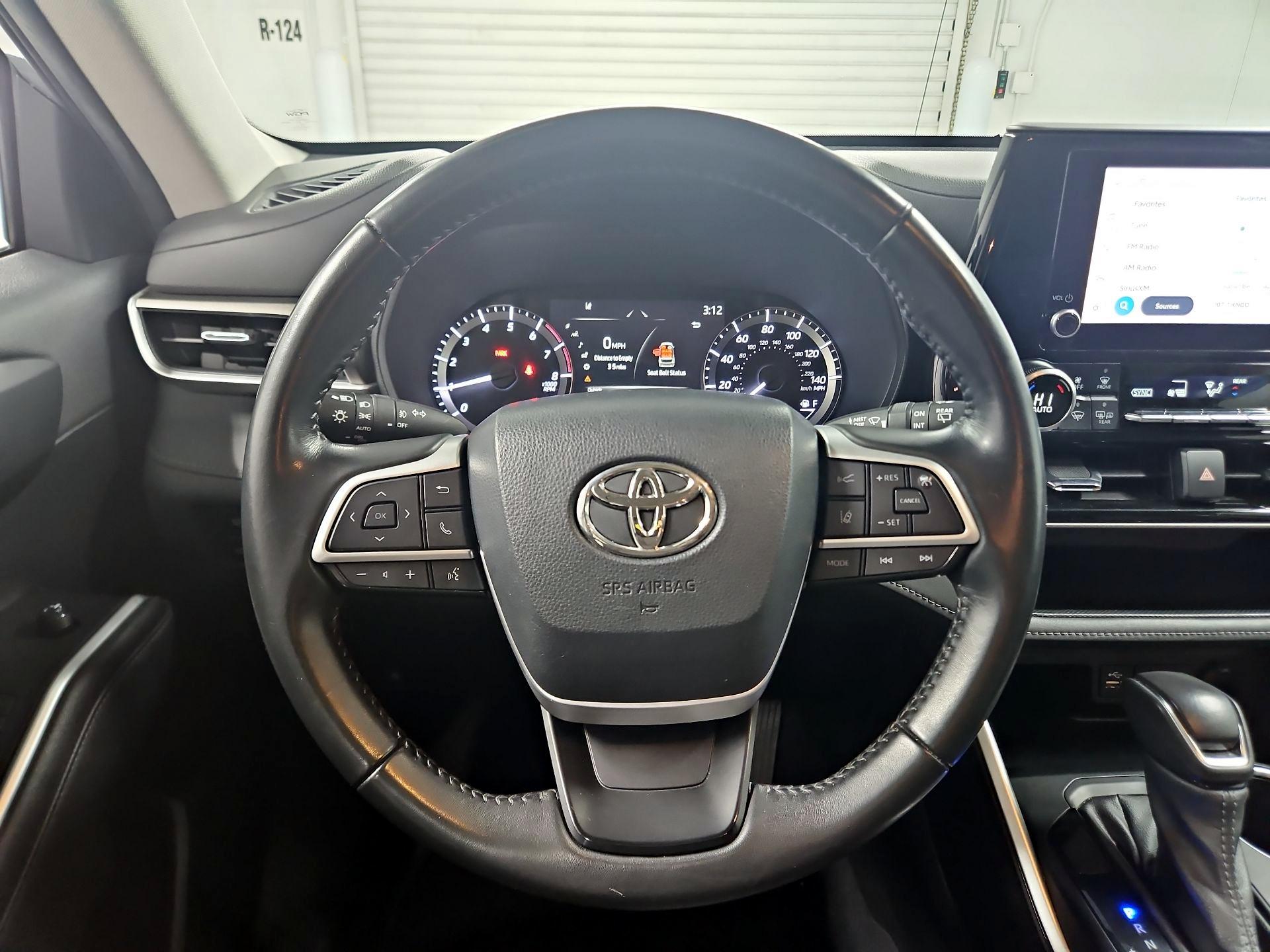 Thumbnail: 2023 Toyota Highlander - 10