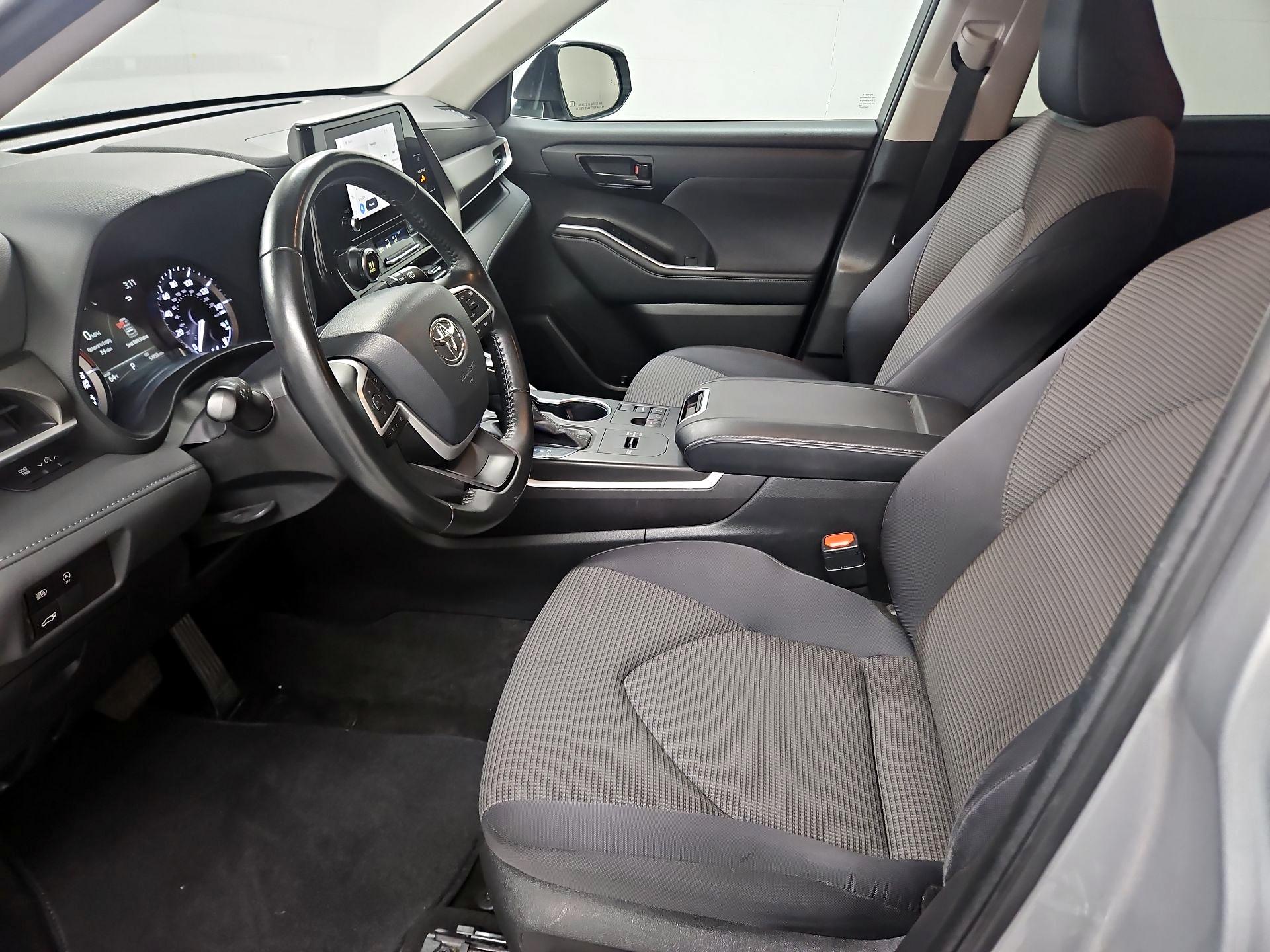 Thumbnail: 2023 Toyota Highlander - 11