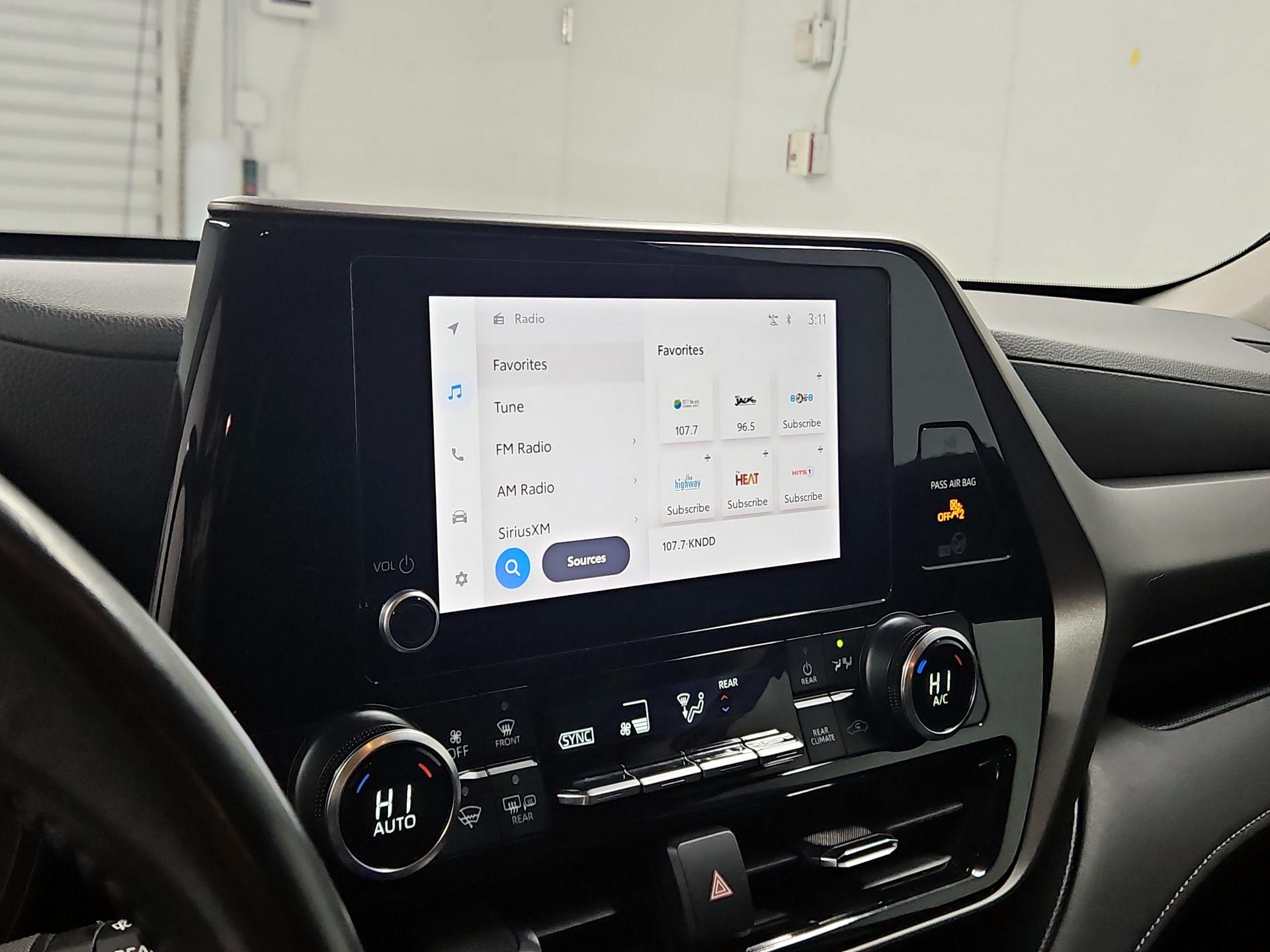 Thumbnail: 2023 Toyota Highlander - 15