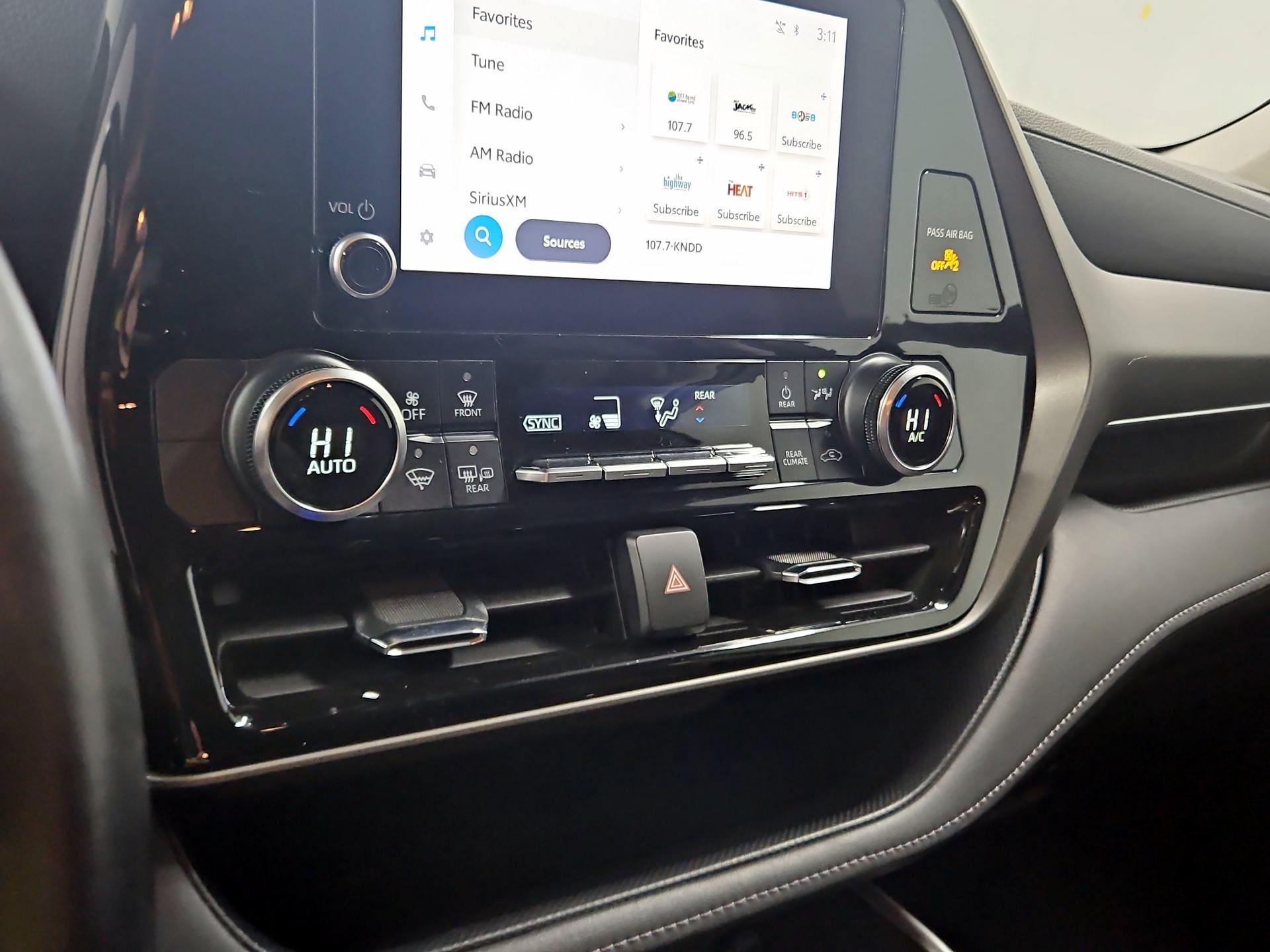 Thumbnail: 2023 Toyota Highlander - 16