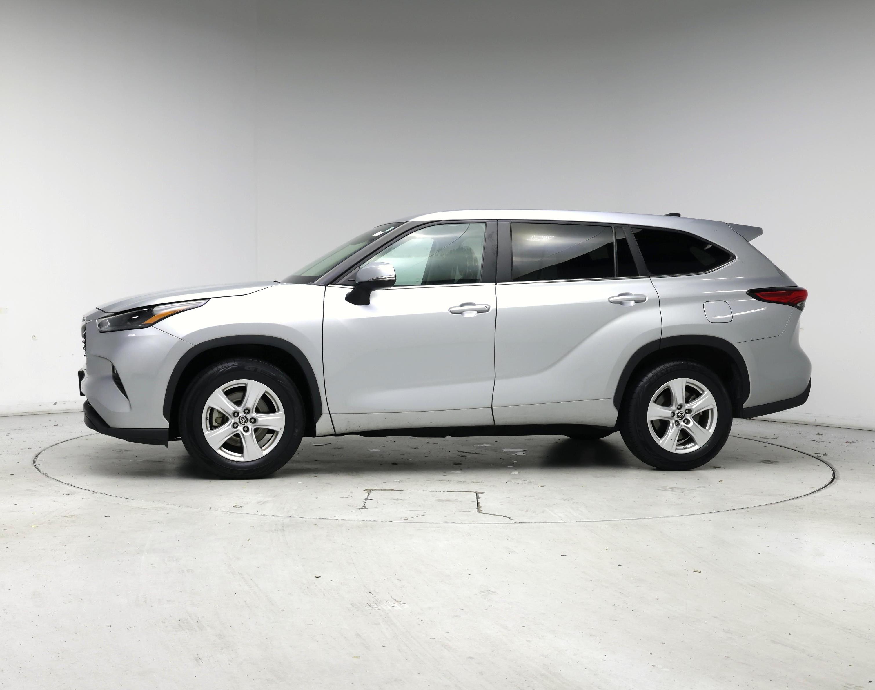 Thumbnail: 2023 Toyota Highlander - 3