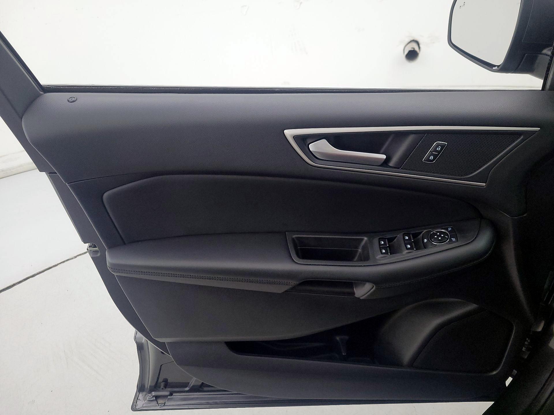 Thumbnail: 2020 Ford Edge - 12