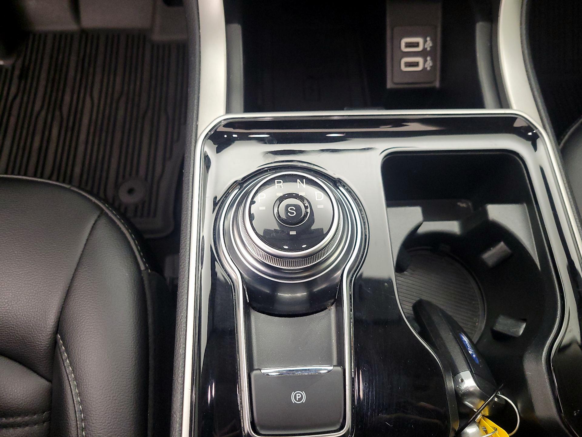 Thumbnail: 2020 Ford Edge - 18