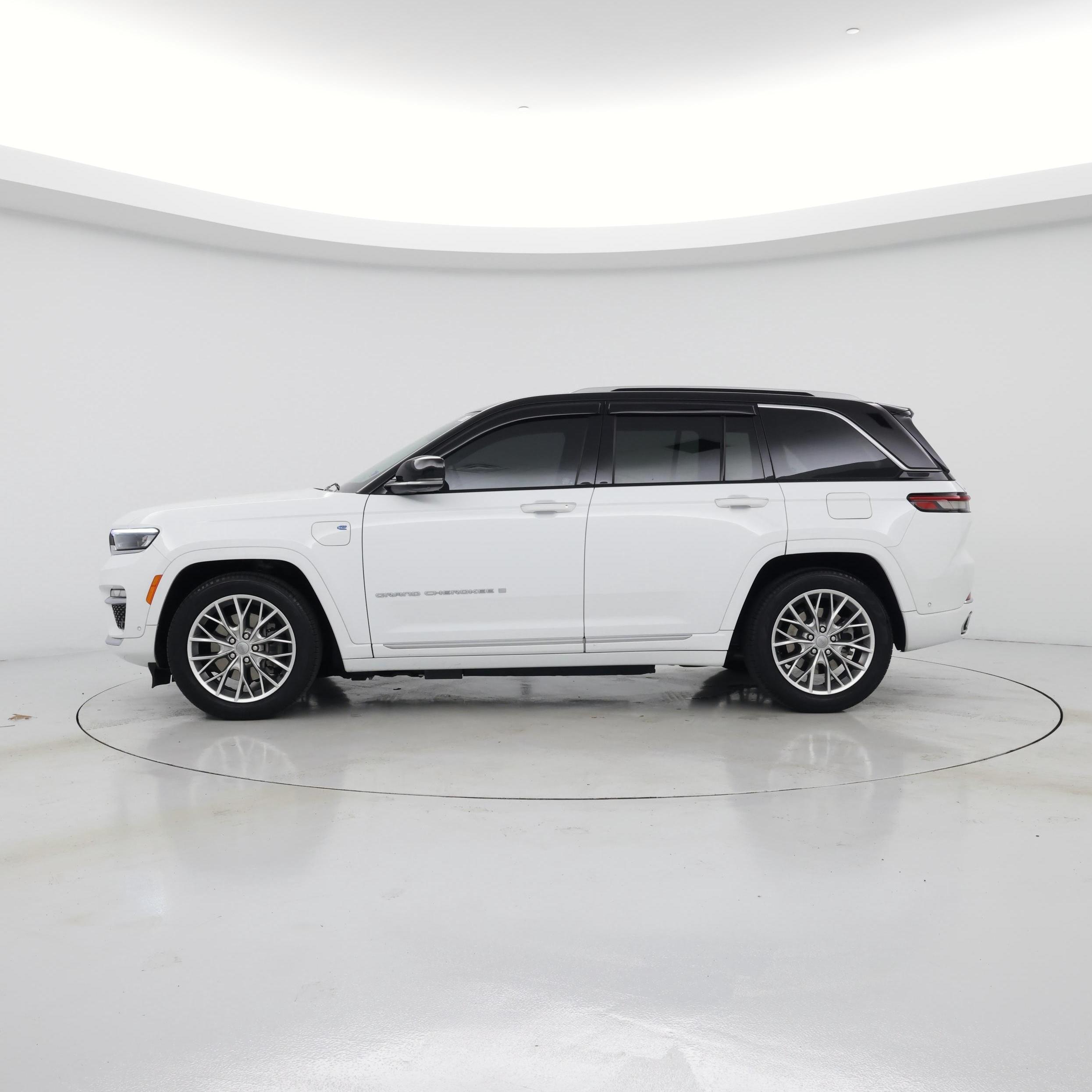 Thumbnail: 2022 Jeep Grand Cherokee - 3