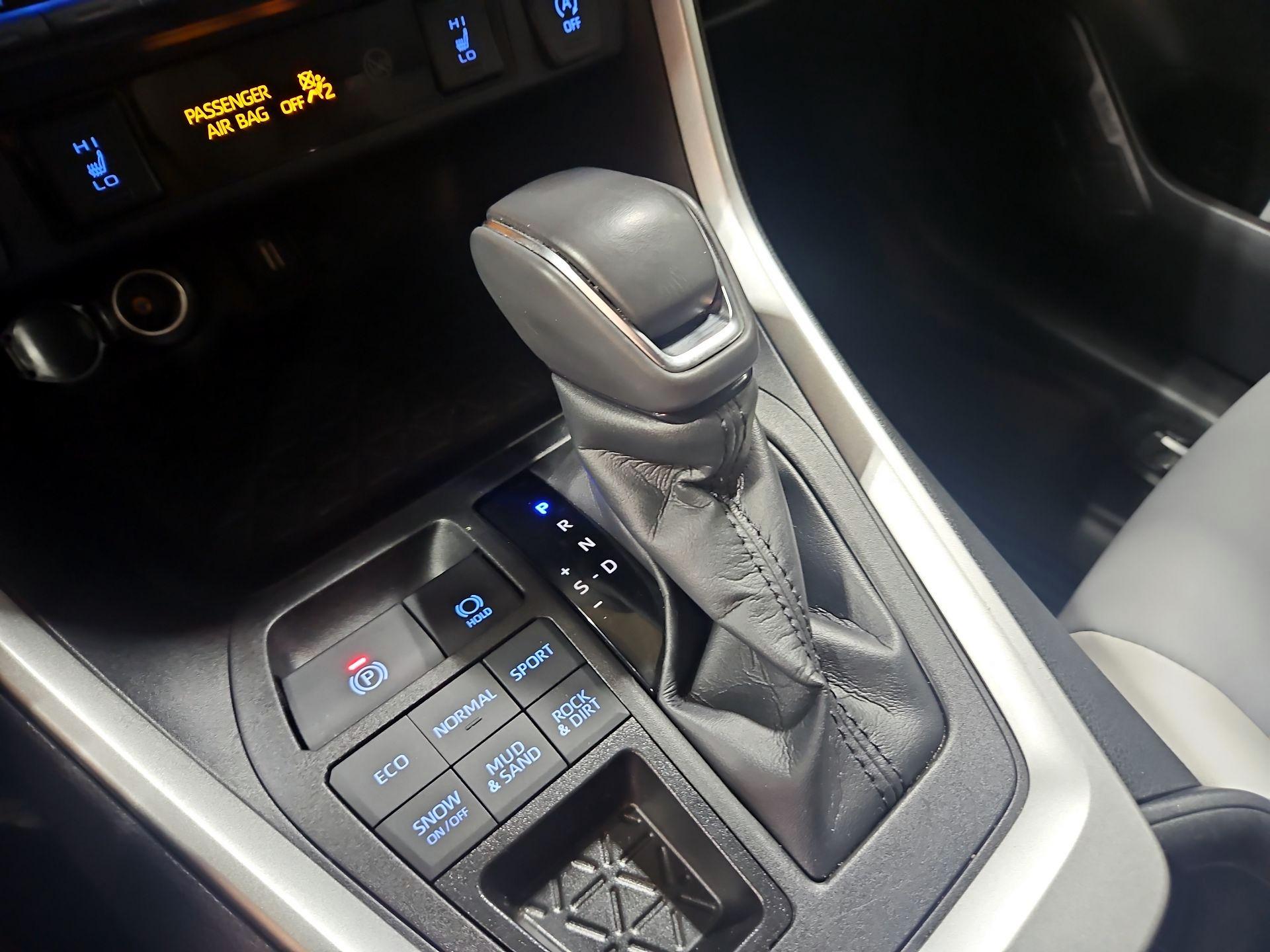 Thumbnail: 2022 Toyota RAV4 - 17