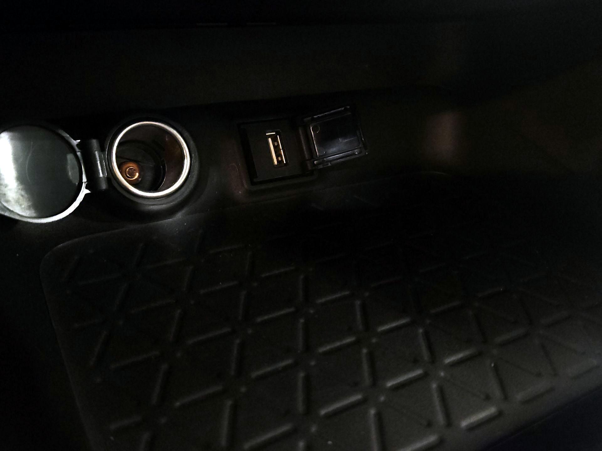 Thumbnail: 2022 Toyota RAV4 - 18