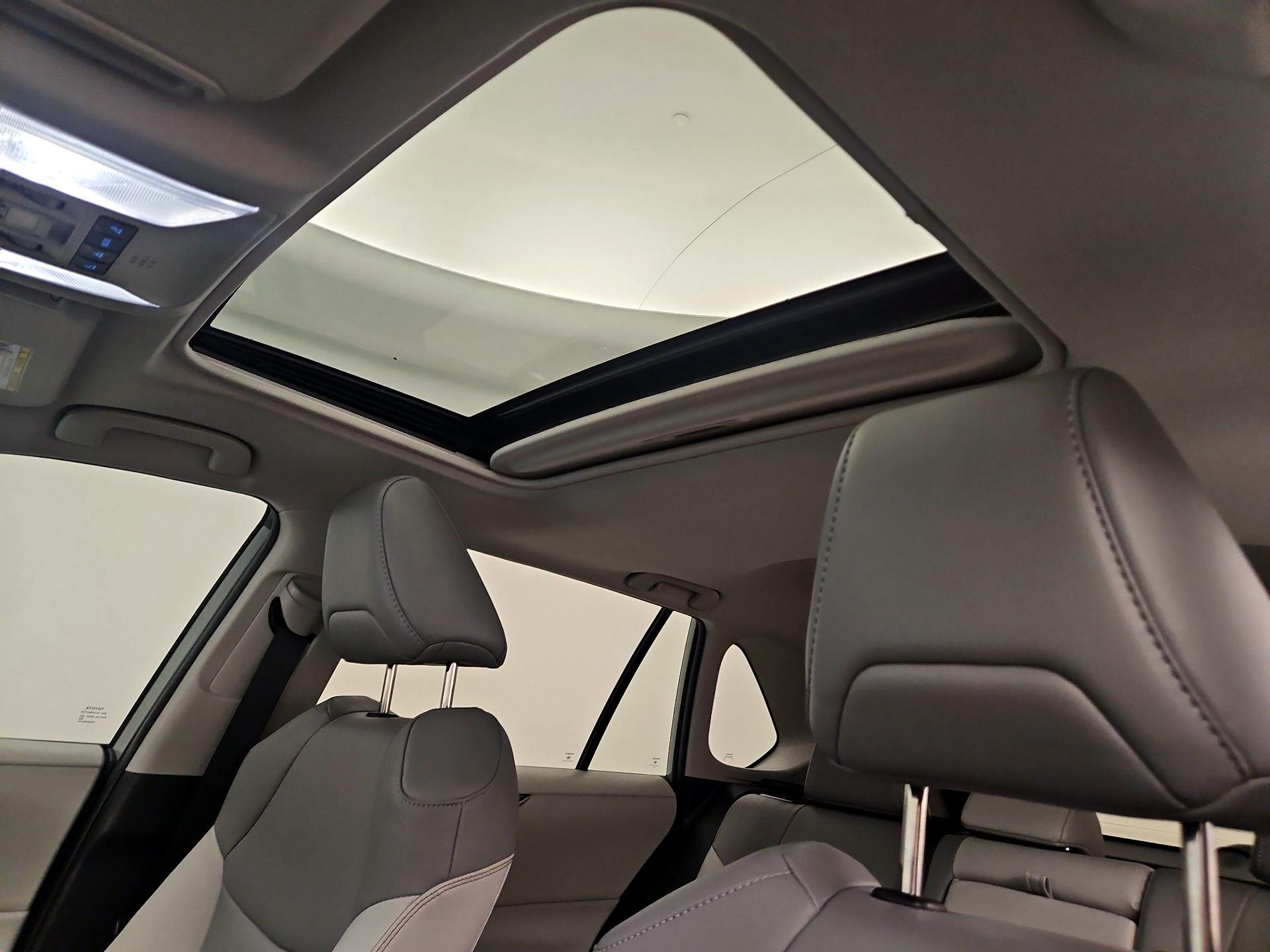 Thumbnail: 2022 Toyota RAV4 - 19