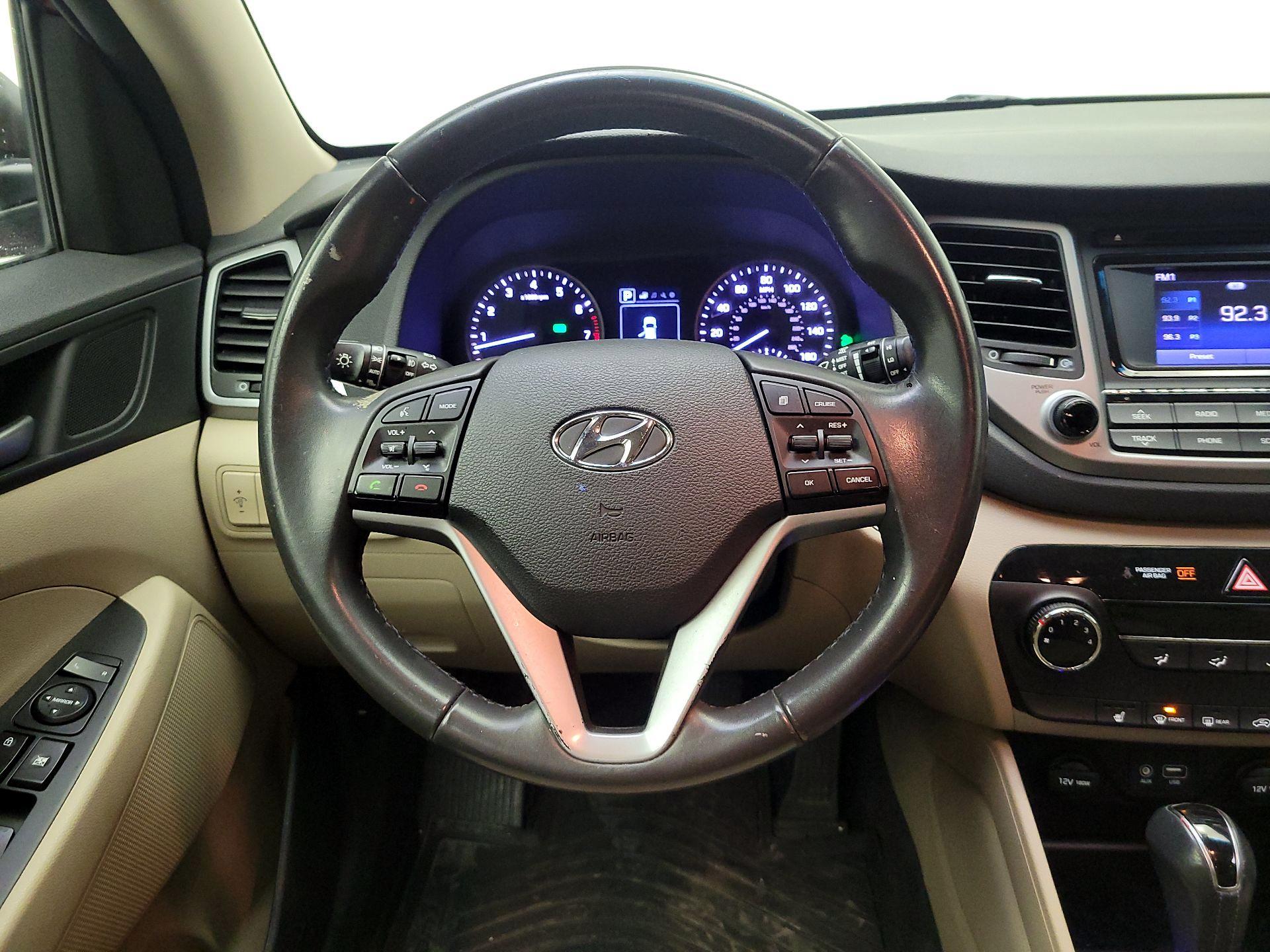 Thumbnail: 2016 Hyundai Tucson - 10