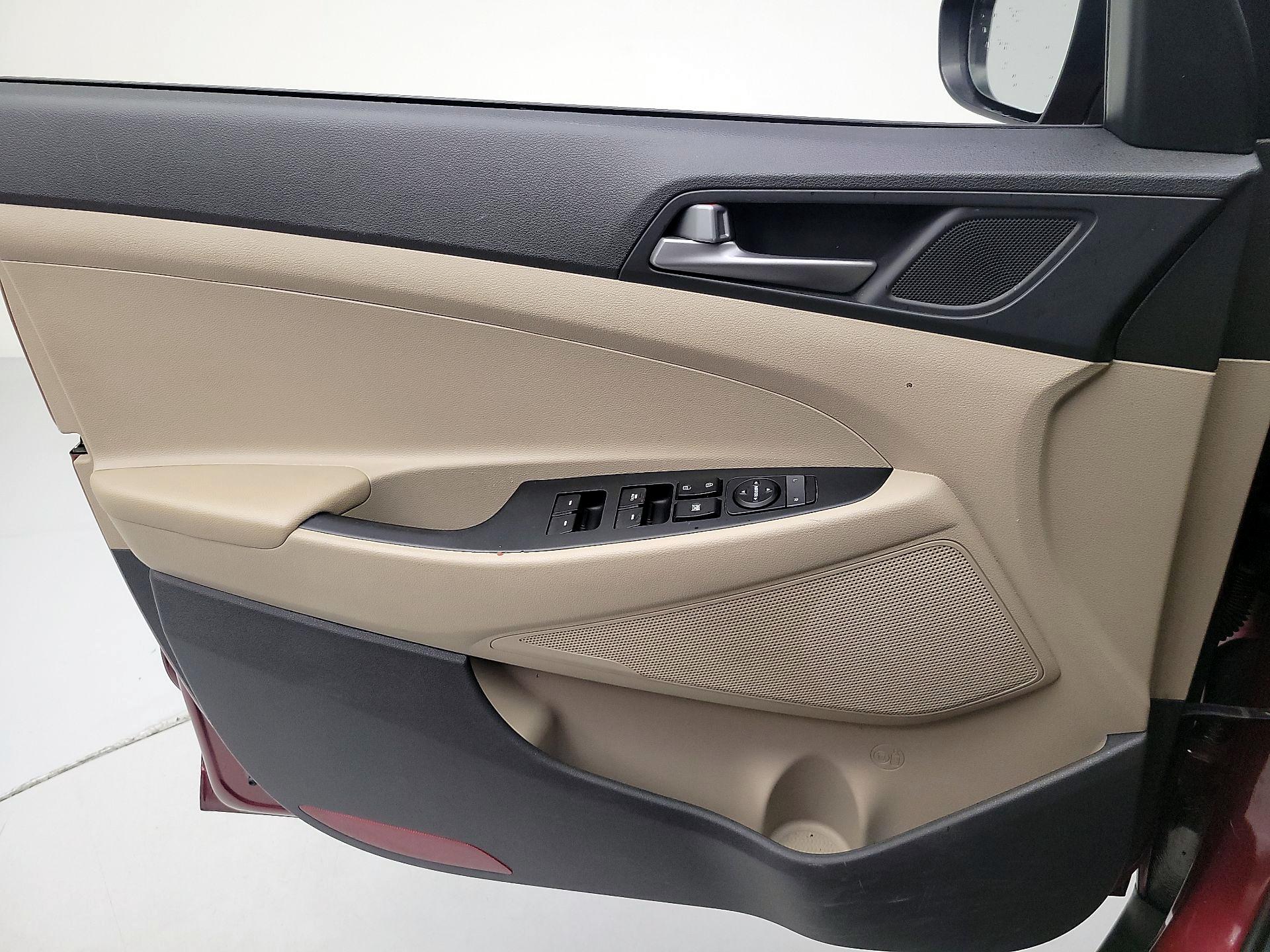 Thumbnail: 2016 Hyundai Tucson - 12