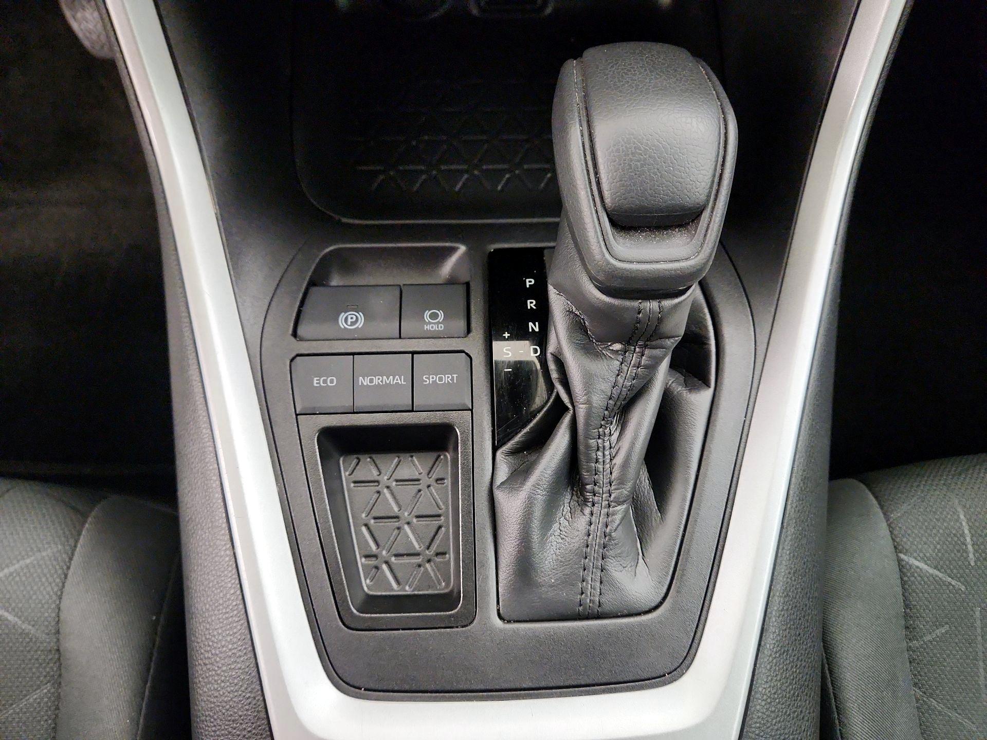 Thumbnail: 2024 Toyota RAV4 - 17