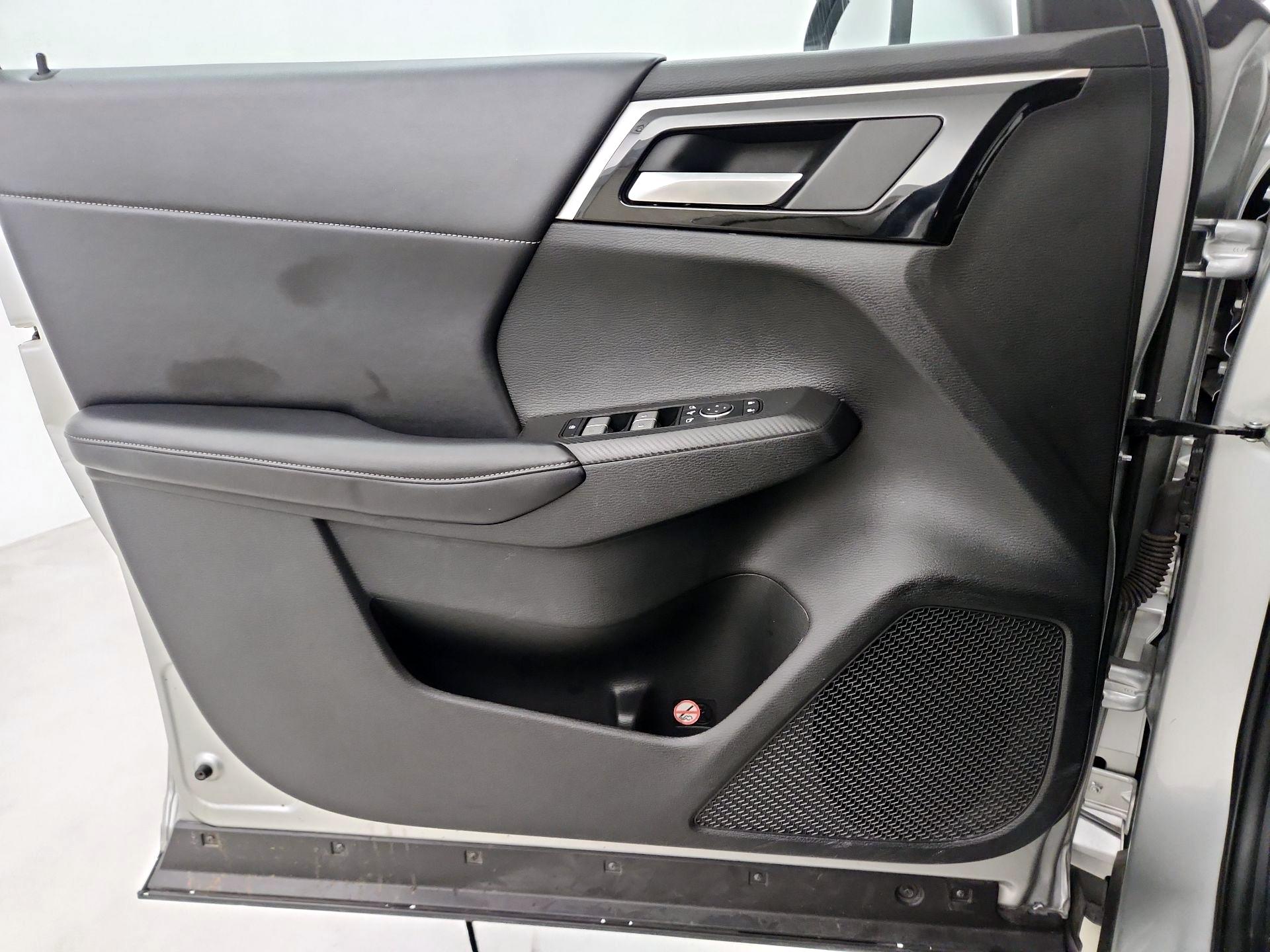 Thumbnail: 2024 Mitsubishi Outlander - 10