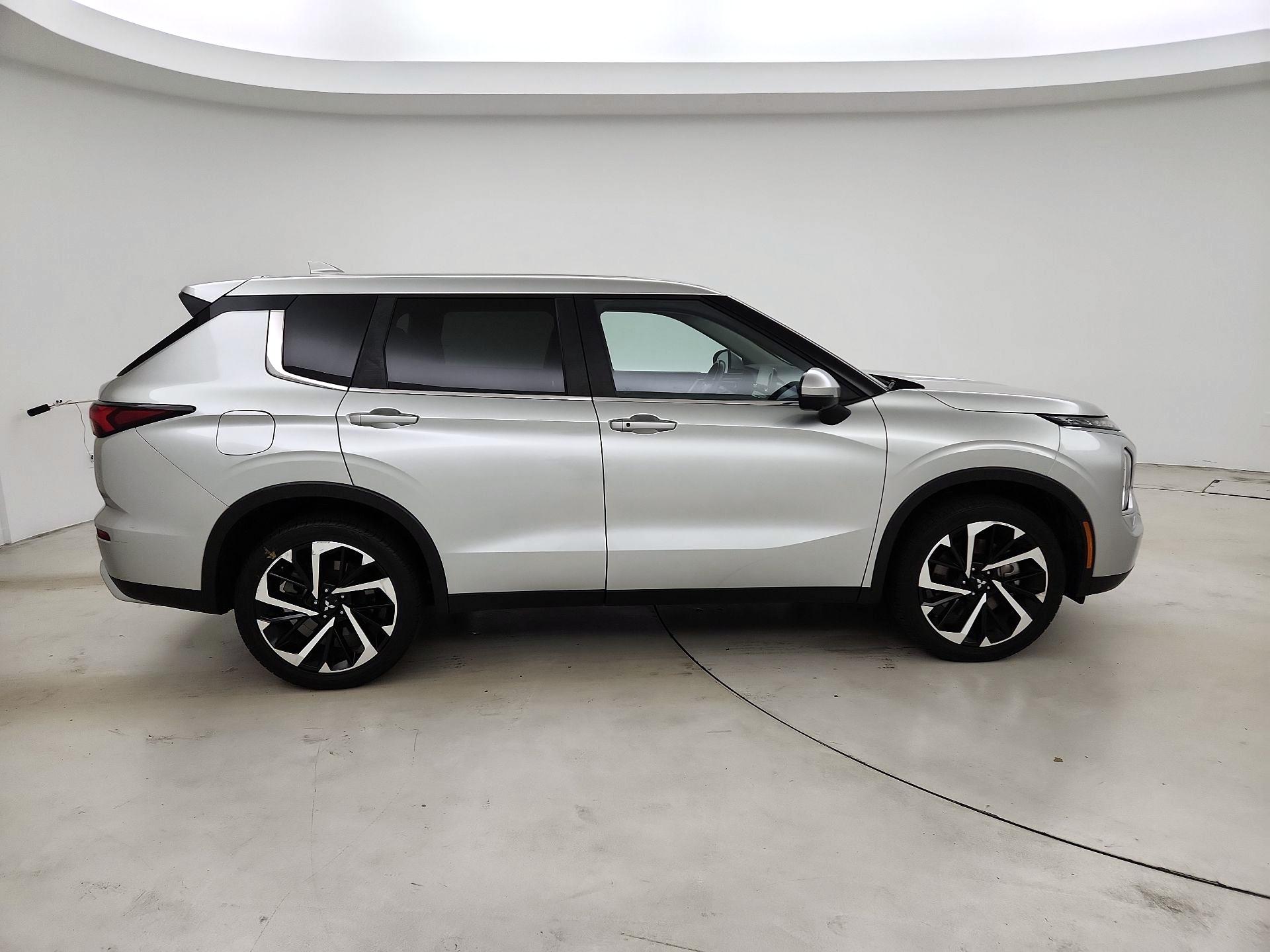 Thumbnail: 2024 Mitsubishi Outlander - 4