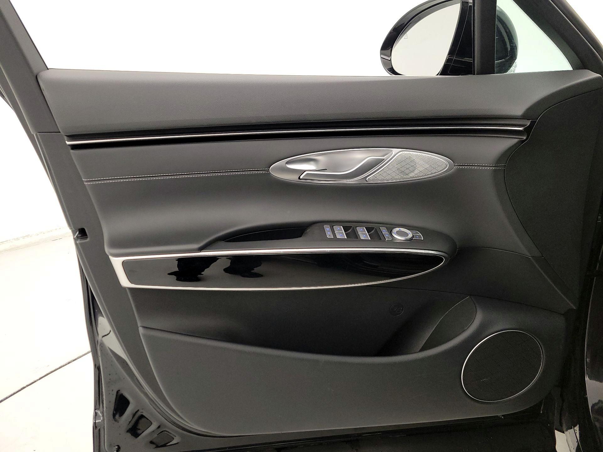 Thumbnail: 2025 Genesis GV70 - 12