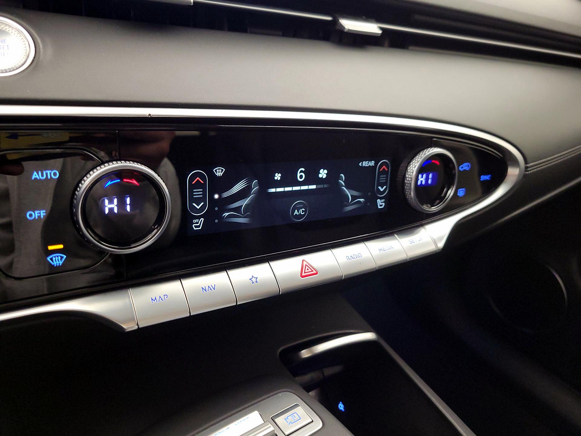 Thumbnail: 2025 Genesis GV70 - 17