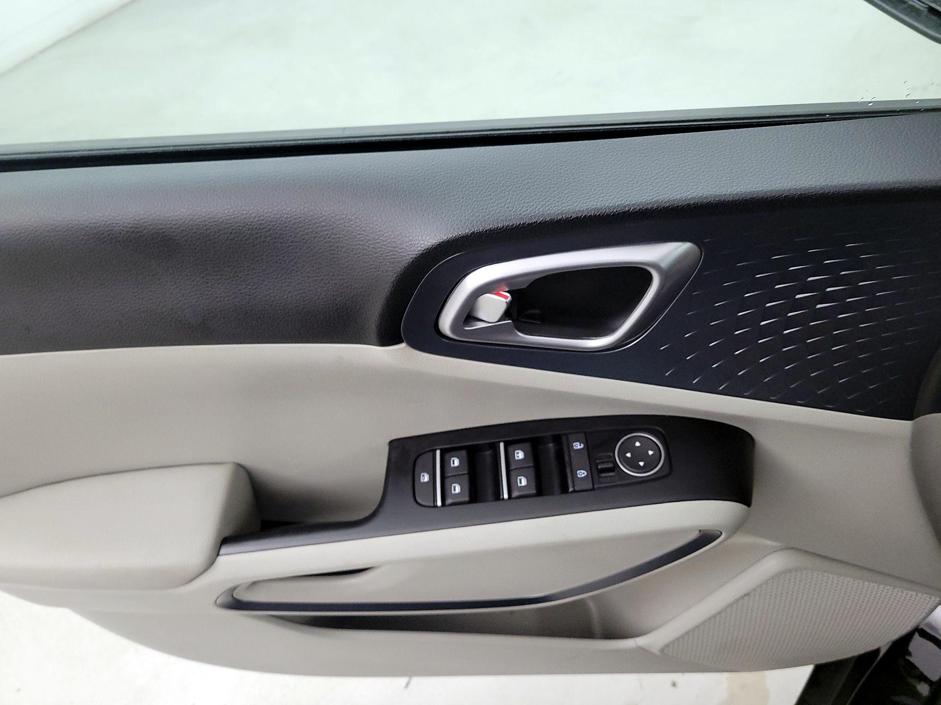 Thumbnail: 2023 Kia Soul - 12