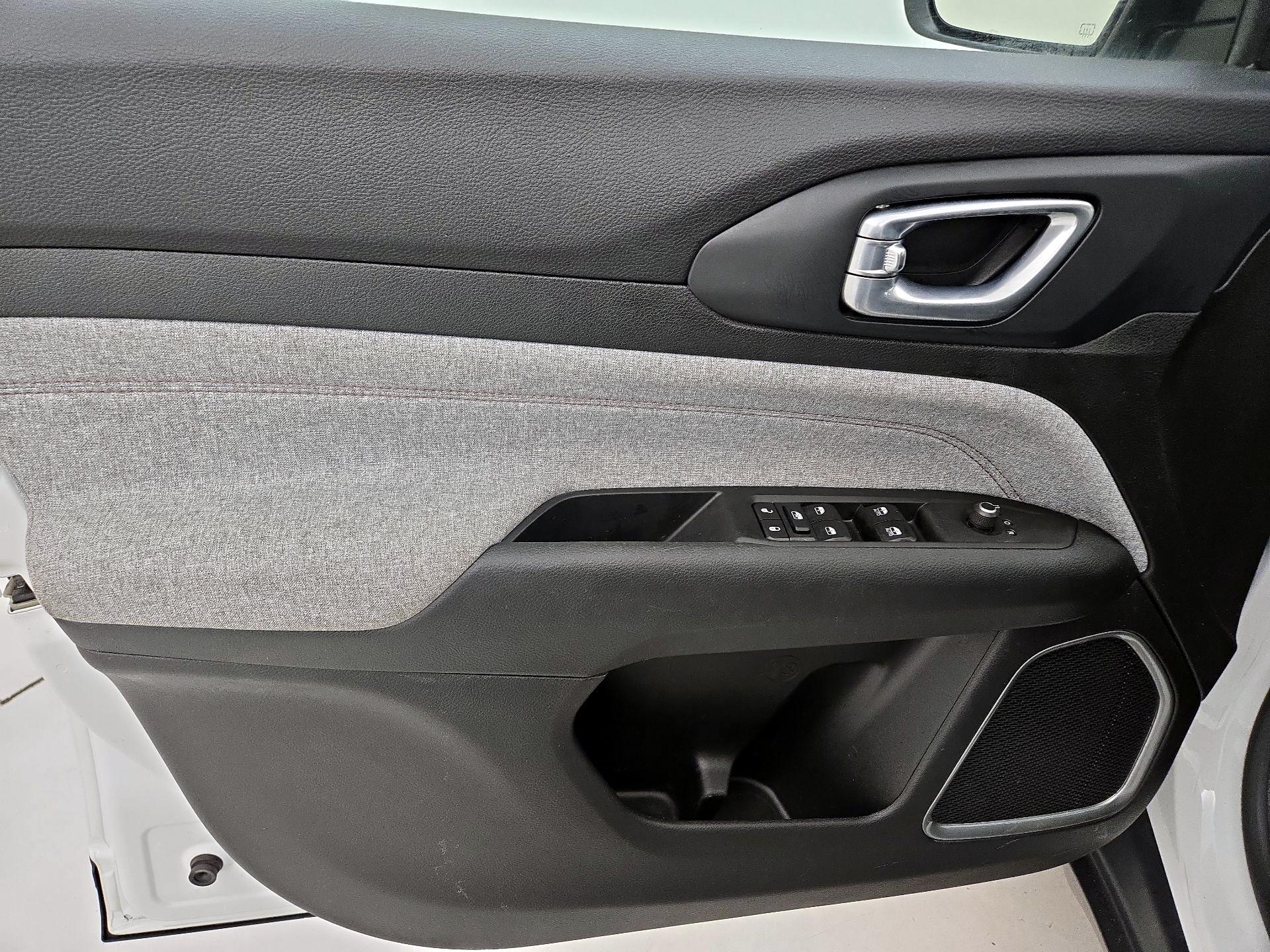 Thumbnail: 2022 Jeep Compass - 12