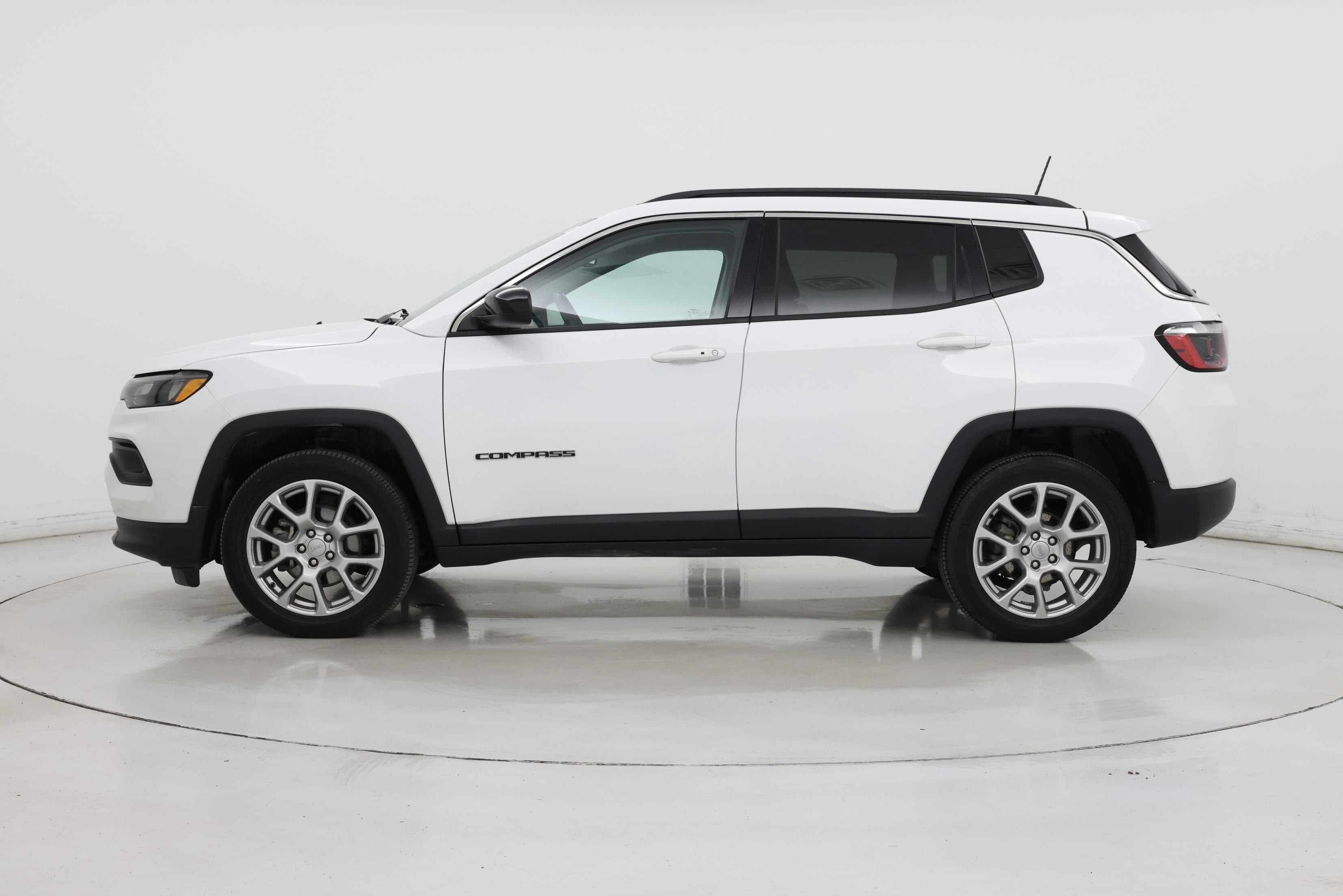 Thumbnail: 2022 Jeep Compass - 3